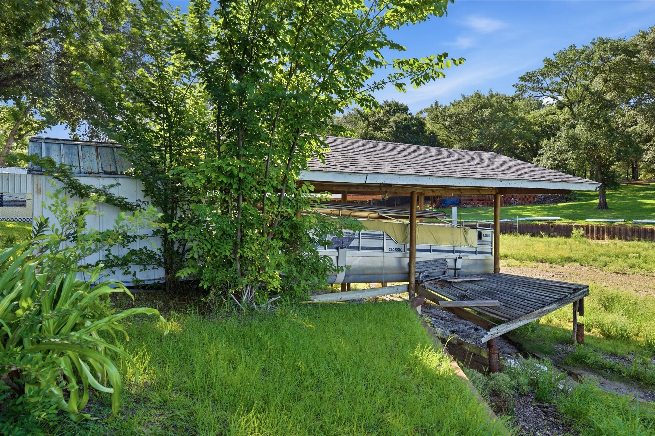 Single Family Residence For Sale in Henderson County , 158 Baywood Boulevard, Mabank, Texas 75156, 3 Bedroom, 3 Bathroom, 2 Garage spaces, 2,546 Sqft, built in 1977, Price $799,000, mls#21267093, Real Estate Agent in Mabank, Homes For Sale in Henderson county, Homes For Sale in Mabank, Realtor in Mabank Texas, Real Estate Brokerage Independent Realty Texas, Luminita Cordes Realtor