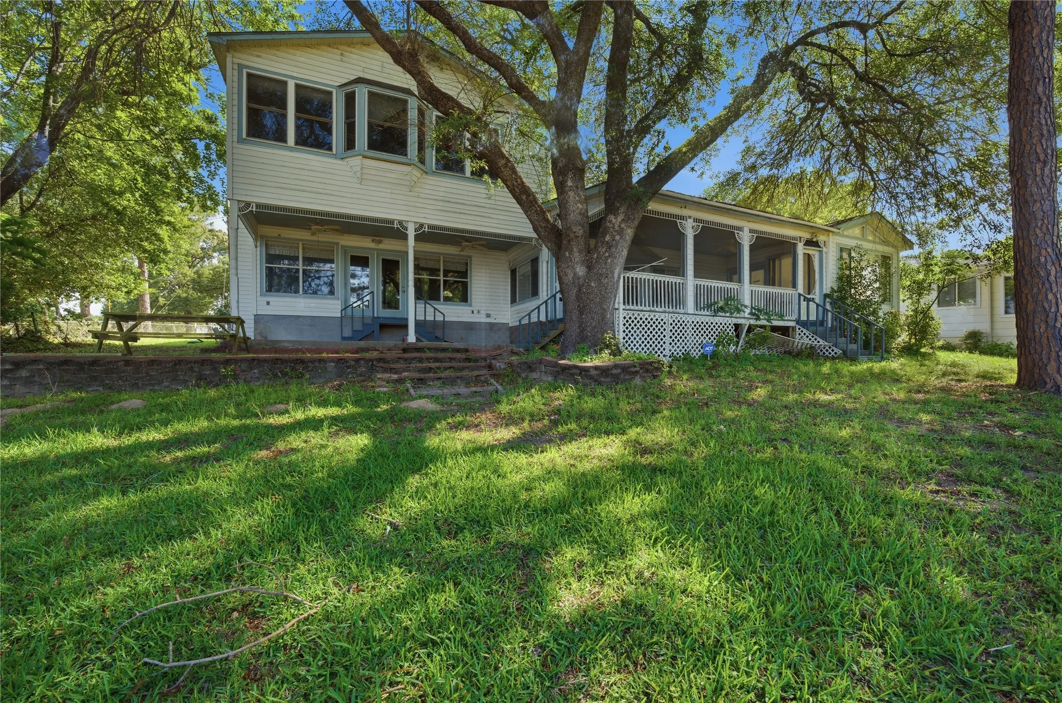 Single Family Residence For Sale in Henderson County , 158 Baywood Boulevard, Mabank, Texas 75156, 3 Bedroom, 3 Bathroom, 2 Garage spaces, 2,546 Sqft, built in 1977, Price $799,000, mls#21267093, Real Estate Agent in Mabank, Homes For Sale in Henderson county, Homes For Sale in Mabank, Realtor in Mabank Texas, Real Estate Brokerage Independent Realty Texas, Luminita Cordes Realtor