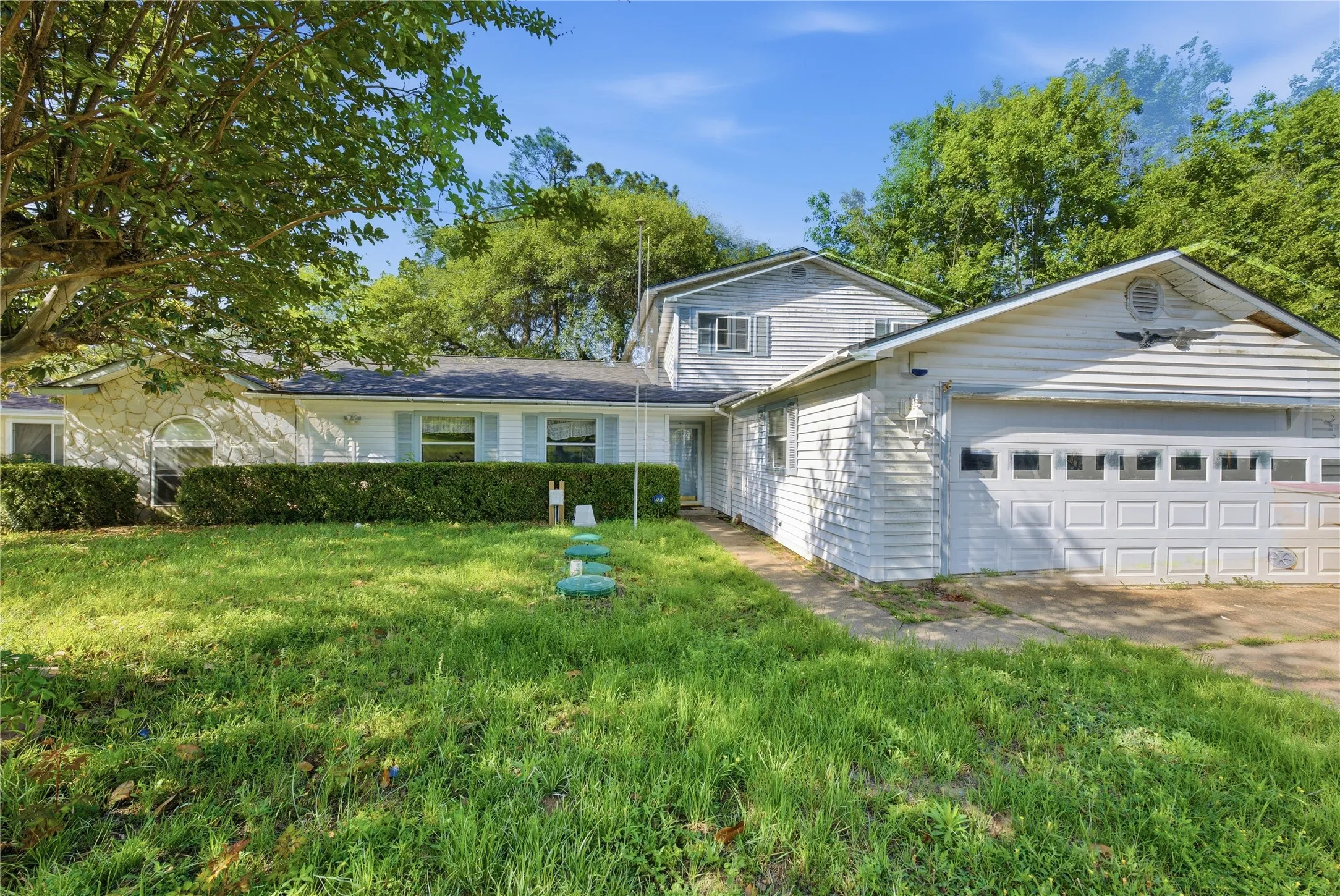 Single Family Residence For Sale in Henderson County , 158 Baywood Boulevard, Mabank, Texas 75156, 3 Bedroom, 3 Bathroom, 2 Garage spaces, 2,546 Sqft, built in 1977, Price $799,000, mls#21267093, Real Estate Agent in Mabank, Homes For Sale in Henderson county, Homes For Sale in Mabank, Realtor in Mabank Texas, Real Estate Brokerage Independent Realty Texas, Luminita Cordes Realtor