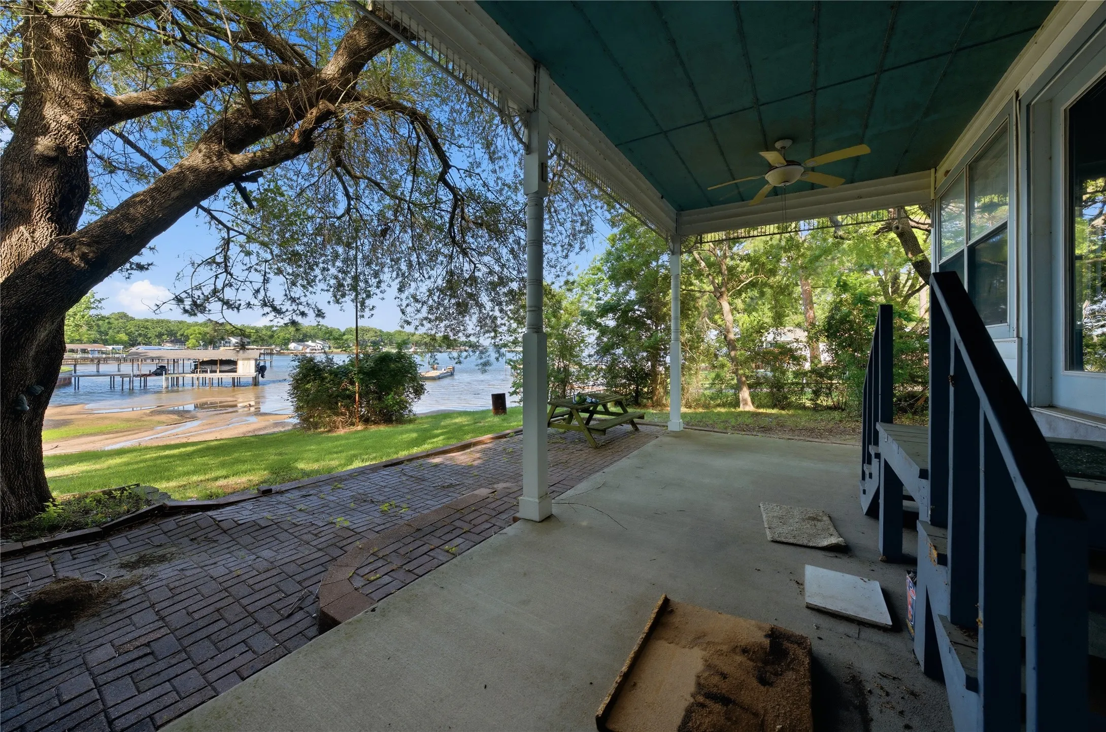 Single Family Residence For Sale in Henderson County , 158 Baywood Boulevard, Mabank, Texas 75156, 3 Bedroom, 3 Bathroom, 2 Garage spaces, 2,546 Sqft, built in 1977, Price $799,000, mls#21267093, Real Estate Agent in Mabank, Homes For Sale in Henderson county, Homes For Sale in Mabank, Realtor in Mabank Texas, Real Estate Brokerage Independent Realty Texas, Luminita Cordes Realtor