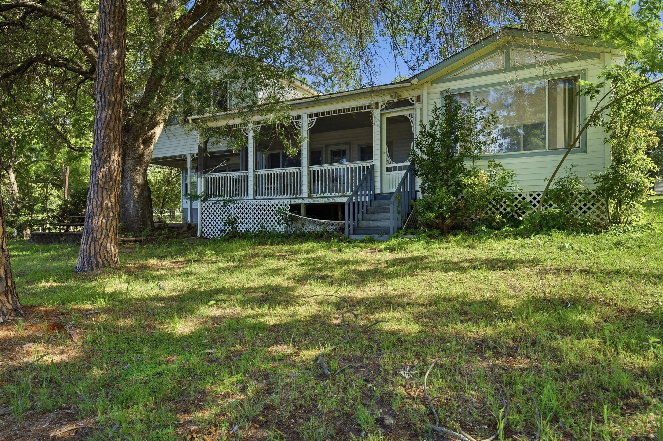 Single Family Residence For Sale in Henderson County , 158 Baywood Boulevard, Mabank, Texas 75156, 3 Bedroom, 3 Bathroom, 2 Garage spaces, 2,546 Sqft, built in 1977, Price $799,000, mls#21267093, Real Estate Agent in Mabank, Homes For Sale in Henderson county, Homes For Sale in Mabank, Realtor in Mabank Texas, Real Estate Brokerage Independent Realty Texas, Luminita Cordes Realtor