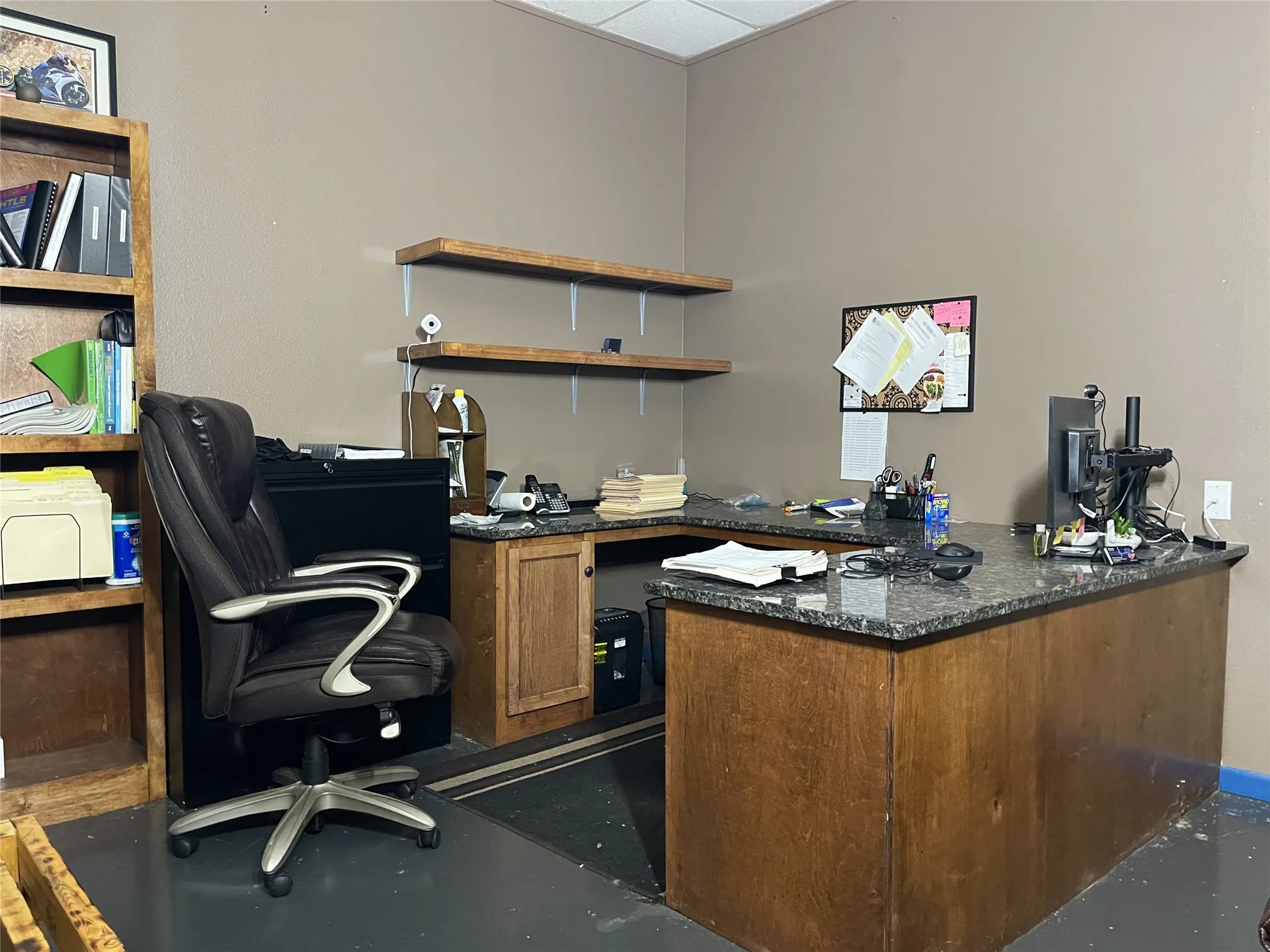 Office For Sale in Freestone County , 424 State Highway 75 S, Fairfield, Texas 75840, 0, 0, Garage spaces, 5,600 Sqft, built in 1970, Price $750,000, mls#21245883, Real Estate Agent in Fairfield, Homes For Sale in Freestone county, Homes For Sale in Fairfield, Realtor in Fairfield Texas, Real Estate Brokerage Independent Realty Texas, Luminita Cordes Realtor
