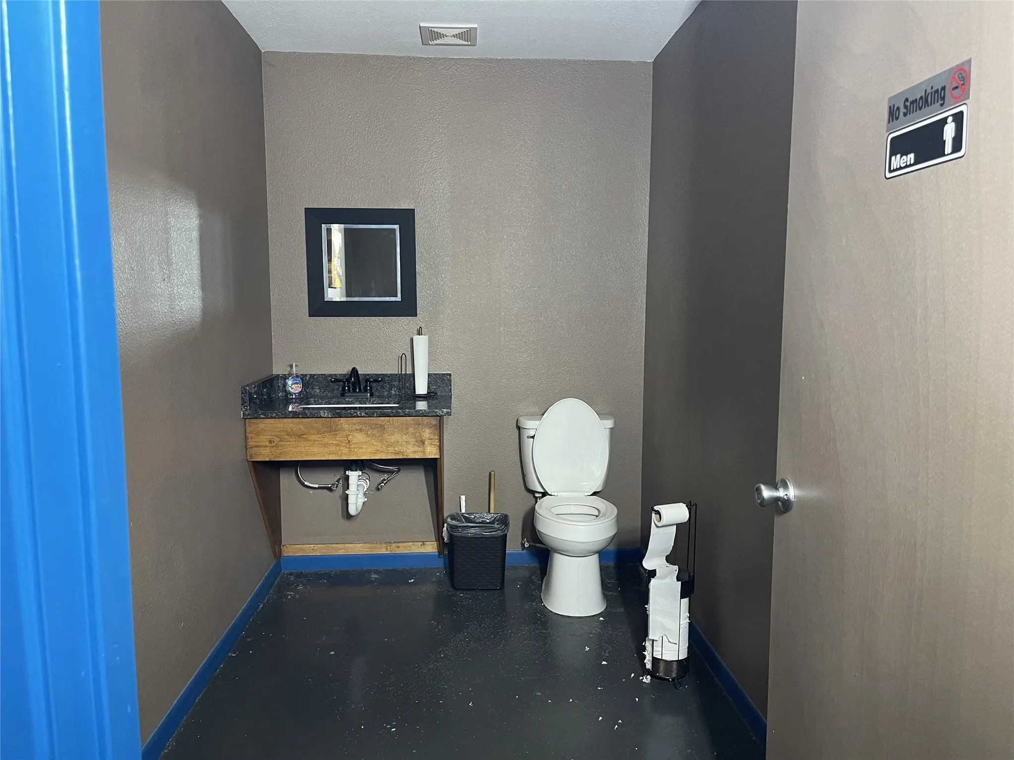 Office For Sale in Freestone County , 424 State Highway 75 S, Fairfield, Texas 75840, 0, 0, Garage spaces, 5,600 Sqft, built in 1970, Price $750,000, mls#21245883, Real Estate Agent in Fairfield, Homes For Sale in Freestone county, Homes For Sale in Fairfield, Realtor in Fairfield Texas, Real Estate Brokerage Independent Realty Texas, Luminita Cordes Realtor