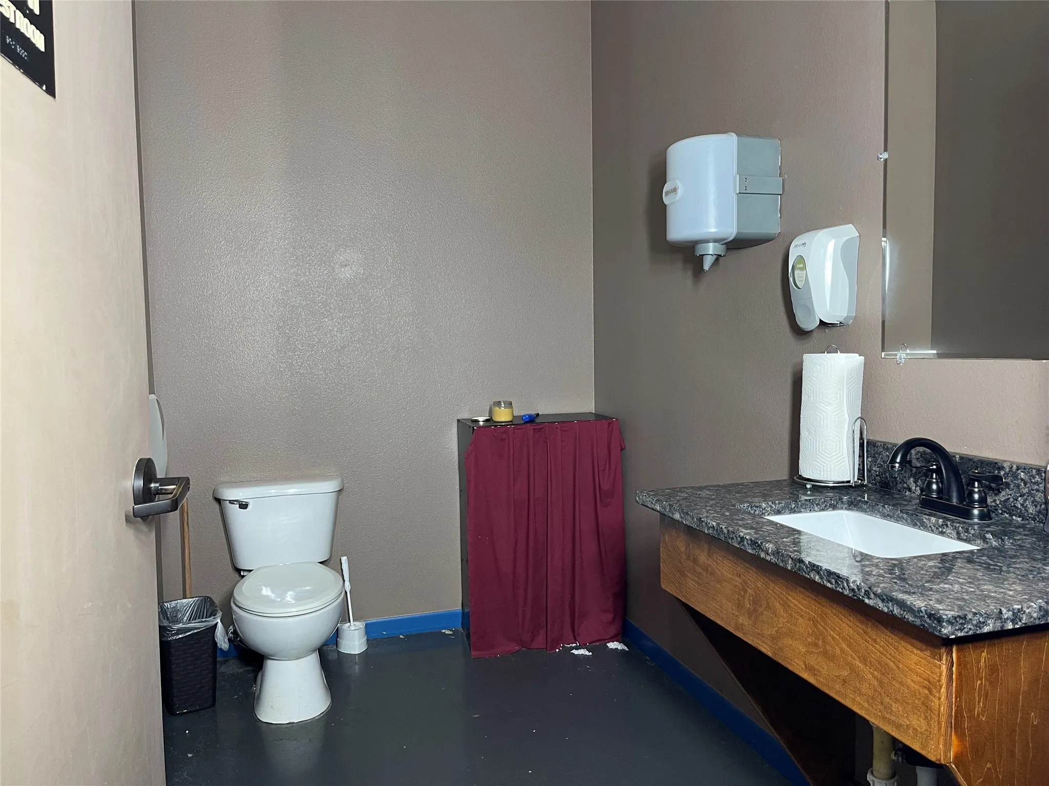 Office For Sale in Freestone County , 424 State Highway 75 S, Fairfield, Texas 75840, 0, 0, Garage spaces, 5,600 Sqft, built in 1970, Price $750,000, mls#21245883, Real Estate Agent in Fairfield, Homes For Sale in Freestone county, Homes For Sale in Fairfield, Realtor in Fairfield Texas, Real Estate Brokerage Independent Realty Texas, Luminita Cordes Realtor