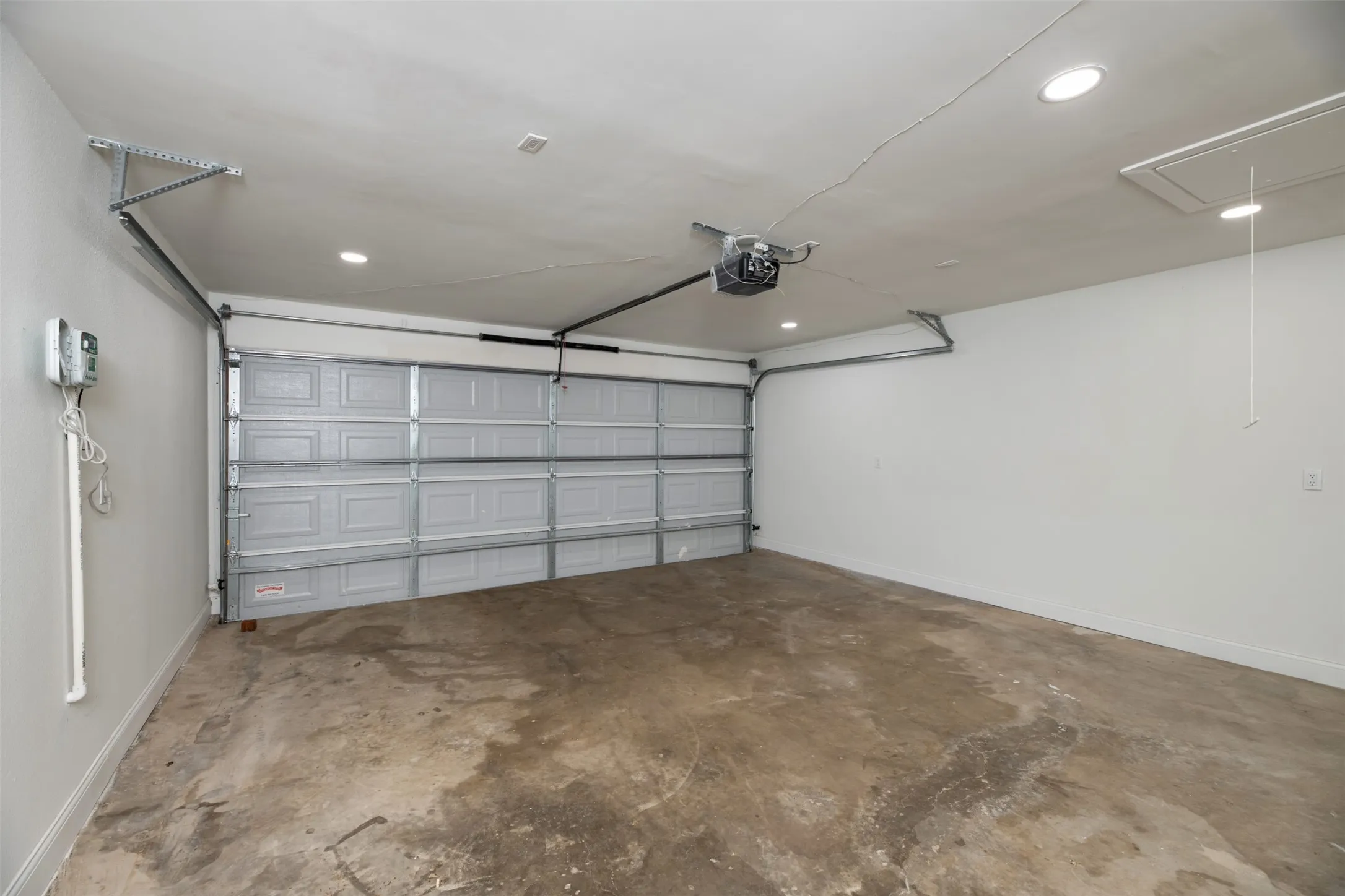 Single Family Residence For Sale in Tarrant County , 314 Sixpence Lane, Euless, Texas 76039, 3 Bedroom, 2 Bathroom, 2 Garage spaces, 1,564 Sqft, built in 1981, mls#21267174, Real Estate Agent in Euless, Homes For Sale in Tarrant county, Homes For Sale in Euless, Realtor in Euless Texas, Real Estate Brokerage Independent Realty Texas, Luminita Cordes Realtor