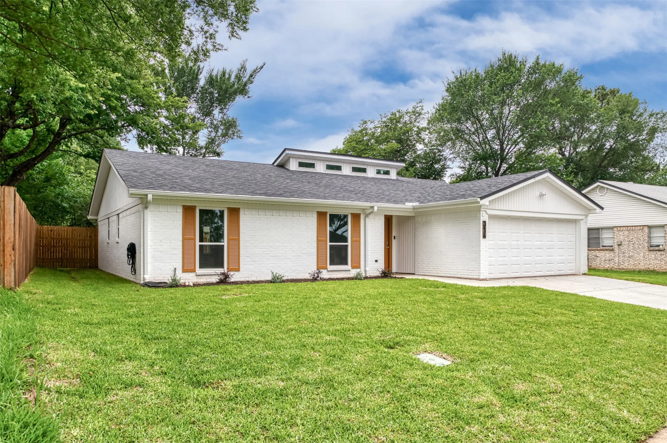 Single Family Residence For Sale in Tarrant County , 314 Sixpence Lane, Euless, Texas 76039, 3 Bedroom, 2 Bathroom, 2 Garage spaces, 1,564 Sqft, built in 1981, mls#21267174, Real Estate Agent in Euless, Homes For Sale in Tarrant county, Homes For Sale in Euless, Realtor in Euless Texas, Real Estate Brokerage Independent Realty Texas, Luminita Cordes Realtor