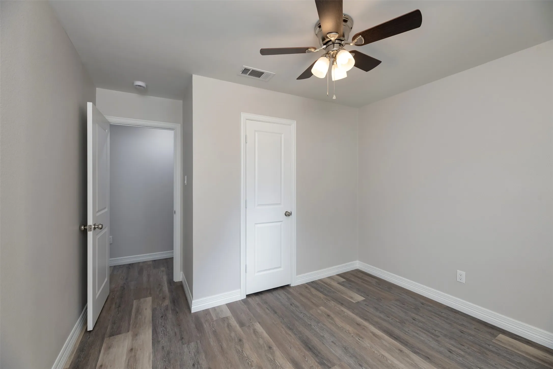 Single Family Residence For Sale in Tarrant County , 314 Sixpence Lane, Euless, Texas 76039, 3 Bedroom, 2 Bathroom, 2 Garage spaces, 1,564 Sqft, built in 1981, mls#21267174, Real Estate Agent in Euless, Homes For Sale in Tarrant county, Homes For Sale in Euless, Realtor in Euless Texas, Real Estate Brokerage Independent Realty Texas, Luminita Cordes Realtor