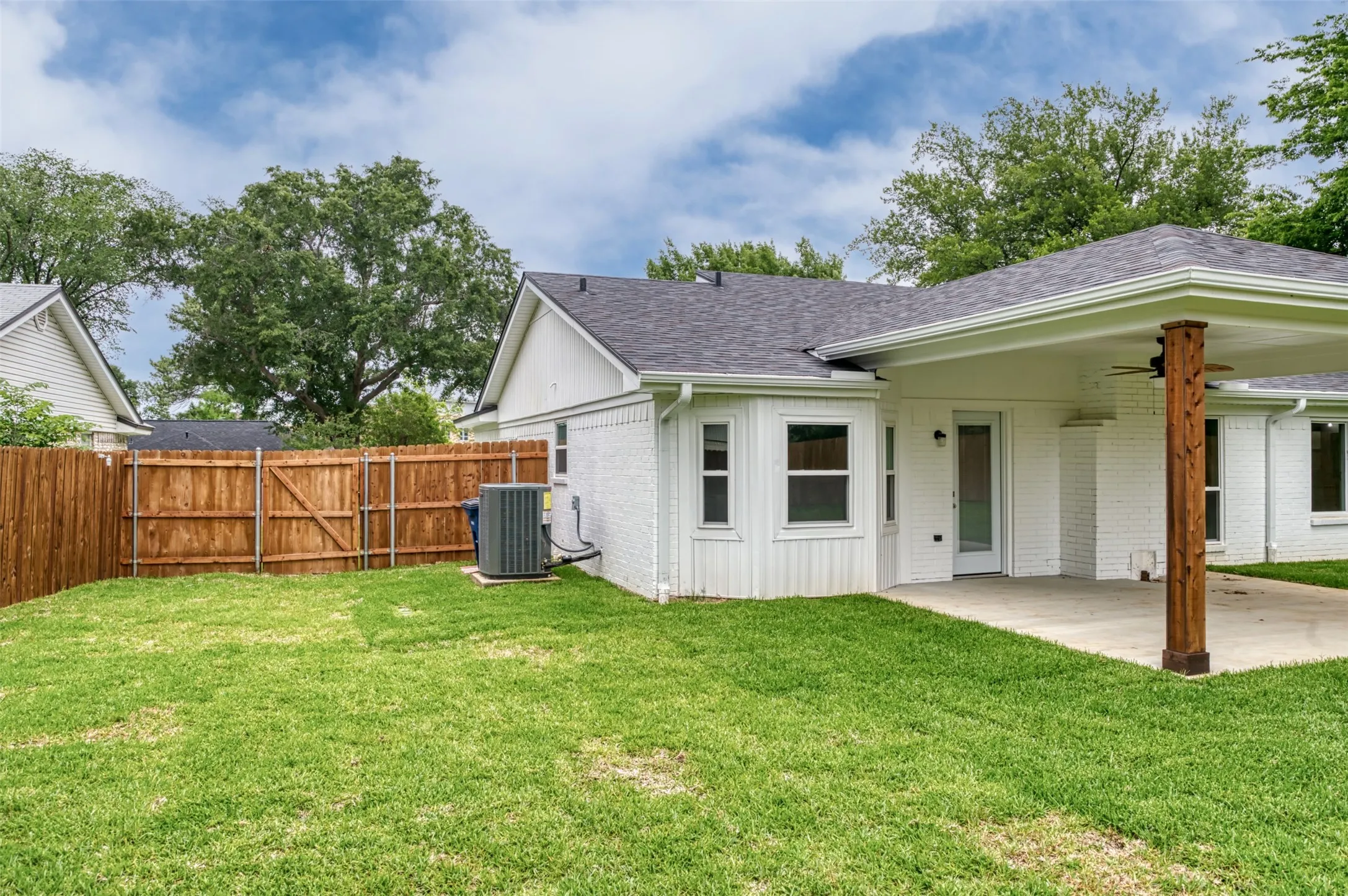 Single Family Residence For Sale in Tarrant County , 314 Sixpence Lane, Euless, Texas 76039, 3 Bedroom, 2 Bathroom, 2 Garage spaces, 1,564 Sqft, built in 1981, mls#21267174, Real Estate Agent in Euless, Homes For Sale in Tarrant county, Homes For Sale in Euless, Realtor in Euless Texas, Real Estate Brokerage Independent Realty Texas, Luminita Cordes Realtor