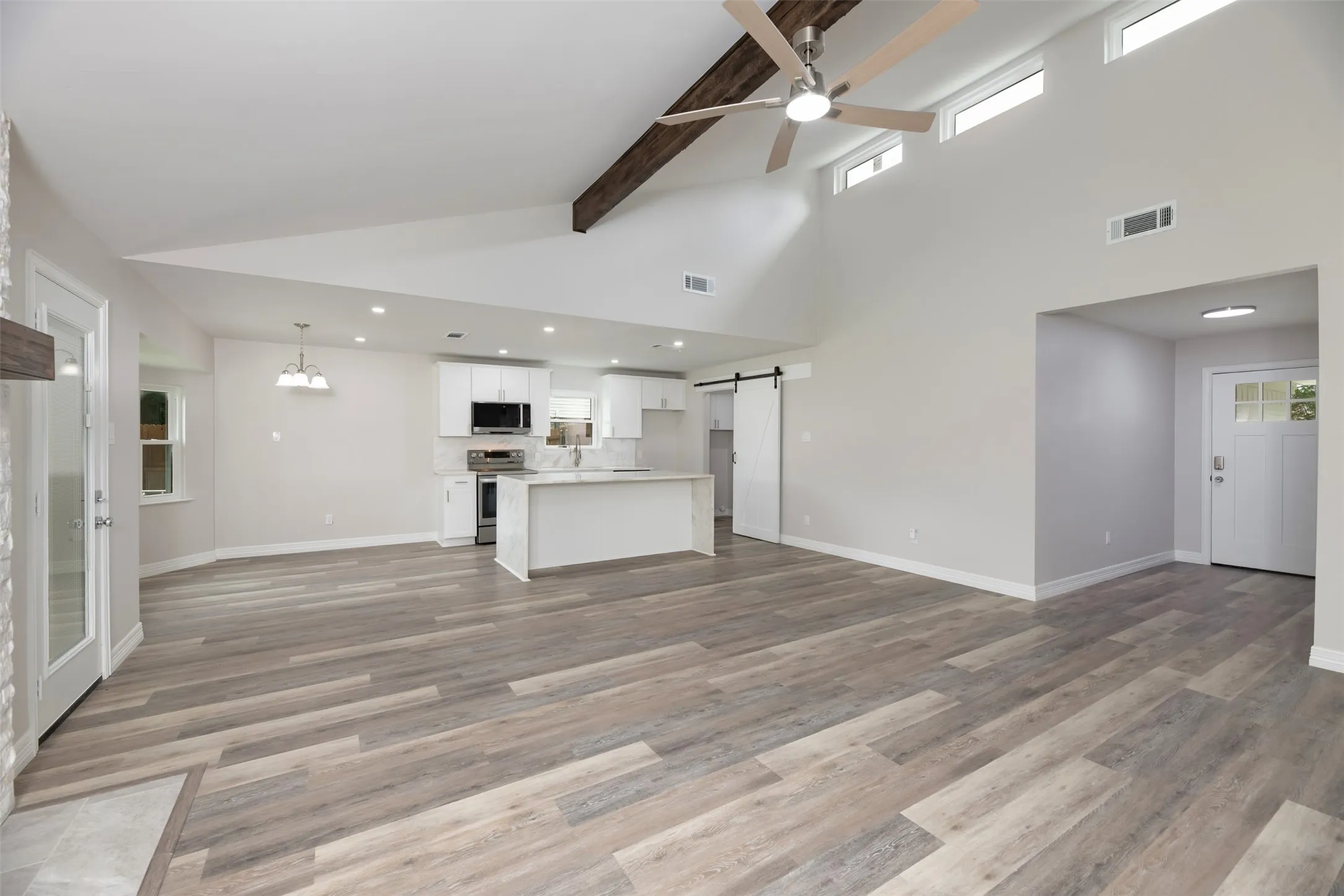Single Family Residence For Sale in Tarrant County , 314 Sixpence Lane, Euless, Texas 76039, 3 Bedroom, 2 Bathroom, 2 Garage spaces, 1,564 Sqft, built in 1981, mls#21267174, Real Estate Agent in Euless, Homes For Sale in Tarrant county, Homes For Sale in Euless, Realtor in Euless Texas, Real Estate Brokerage Independent Realty Texas, Luminita Cordes Realtor