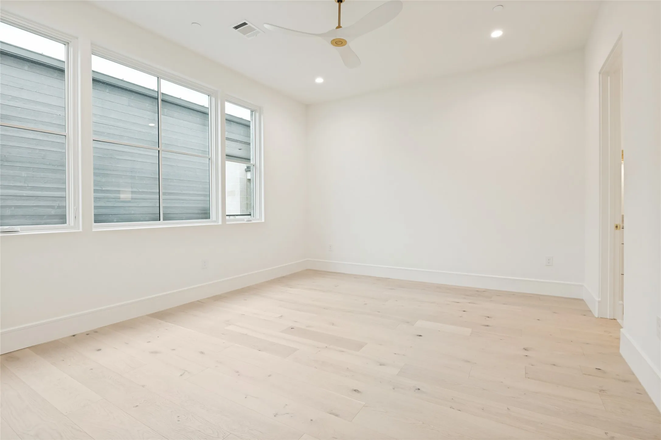 Condominium For Sale in Dallas County , 350 N O Connor Ridge Boulevard 21, Irving, Texas 75038, 4 Bedroom, 3 Bathroom, 3 Garage spaces, 2,767 Sqft, built in 2026, mls#21266278, Real Estate Agent in Irving, Homes For Sale in Dallas county, Homes For Sale in Irving, Realtor in Irving Texas, Real Estate Brokerage Independent Realty Texas, Luminita Cordes Realtor