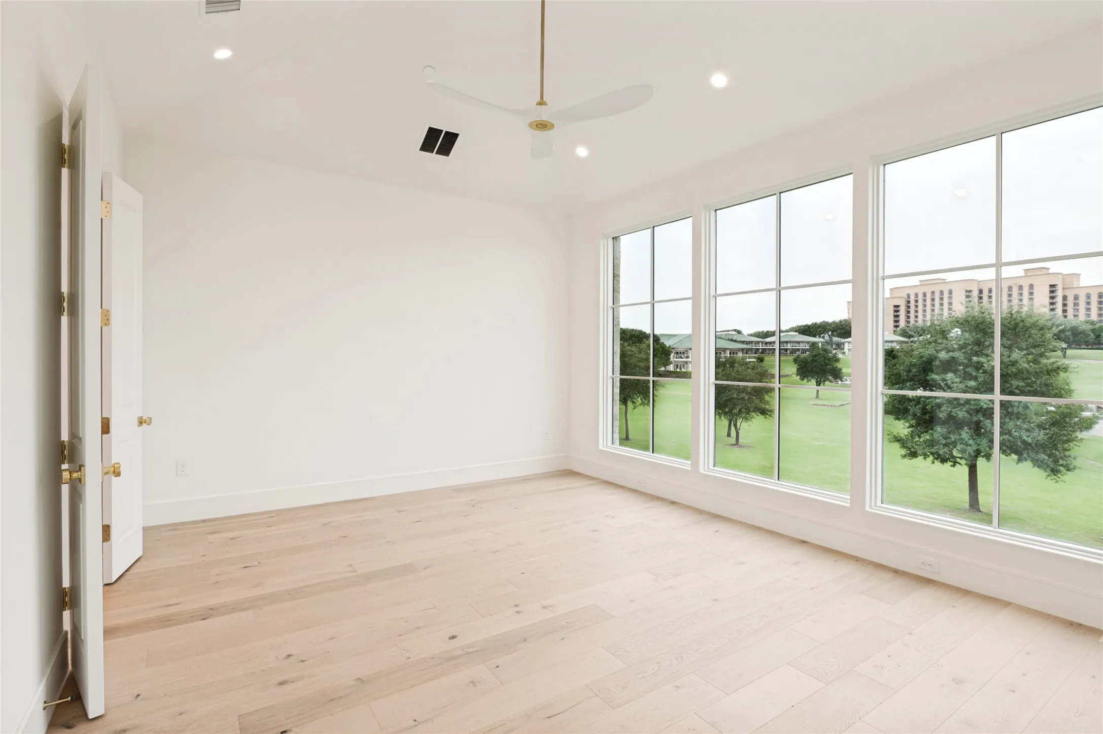 Condominium For Sale in Dallas County , 350 N O Connor Ridge Boulevard 21, Irving, Texas 75038, 4 Bedroom, 3 Bathroom, 3 Garage spaces, 2,767 Sqft, built in 2026, mls#21266278, Real Estate Agent in Irving, Homes For Sale in Dallas county, Homes For Sale in Irving, Realtor in Irving Texas, Real Estate Brokerage Independent Realty Texas, Luminita Cordes Realtor