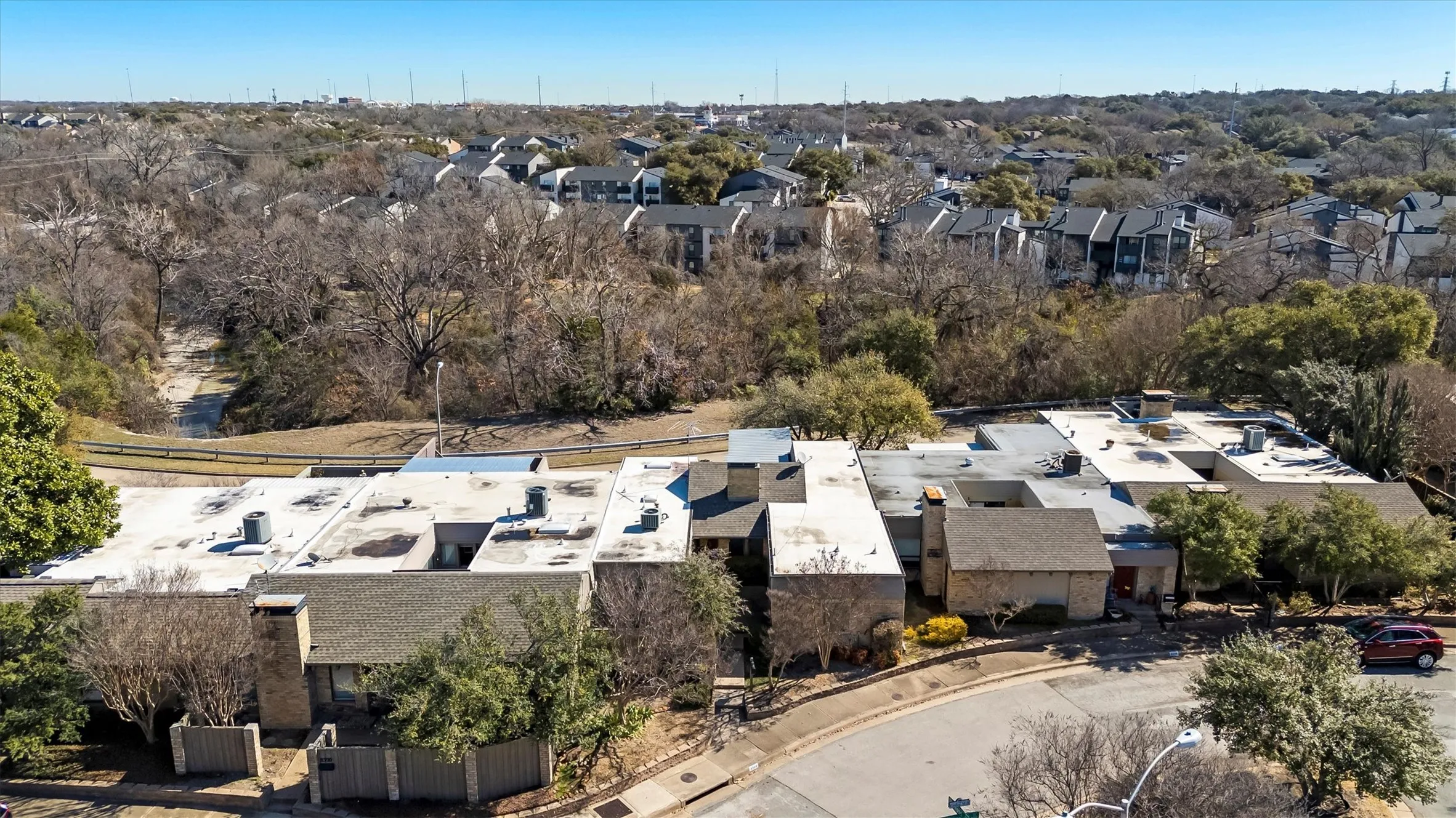 Townhouse For Sale in Dallas County , 8350 Southmeadow Circle, Dallas, Texas 75231, 2 Bedroom, 2 Bathroom, 2 Garage spaces, 1,780 Sqft, built in 1978, mls#21264405, Real Estate Agent in Dallas, Homes For Sale in Dallas county, Homes For Sale in Dallas, Realtor in Dallas Texas, Real Estate Brokerage Independent Realty Texas, Luminita Cordes Realtor