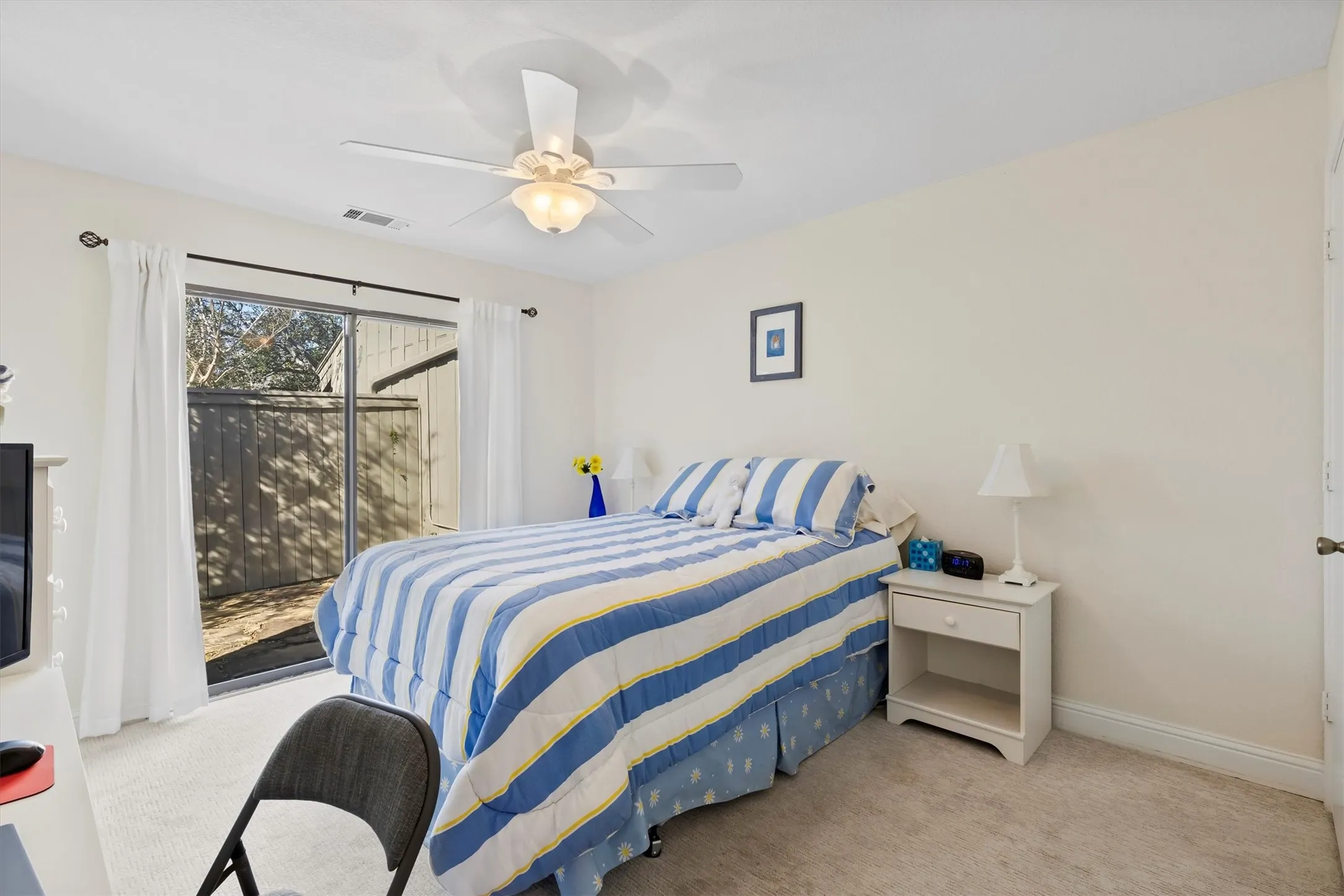 Townhouse For Sale in Dallas County , 8350 Southmeadow Circle, Dallas, Texas 75231, 2 Bedroom, 2 Bathroom, 2 Garage spaces, 1,780 Sqft, built in 1978, mls#21264405, Real Estate Agent in Dallas, Homes For Sale in Dallas county, Homes For Sale in Dallas, Realtor in Dallas Texas, Real Estate Brokerage Independent Realty Texas, Luminita Cordes Realtor