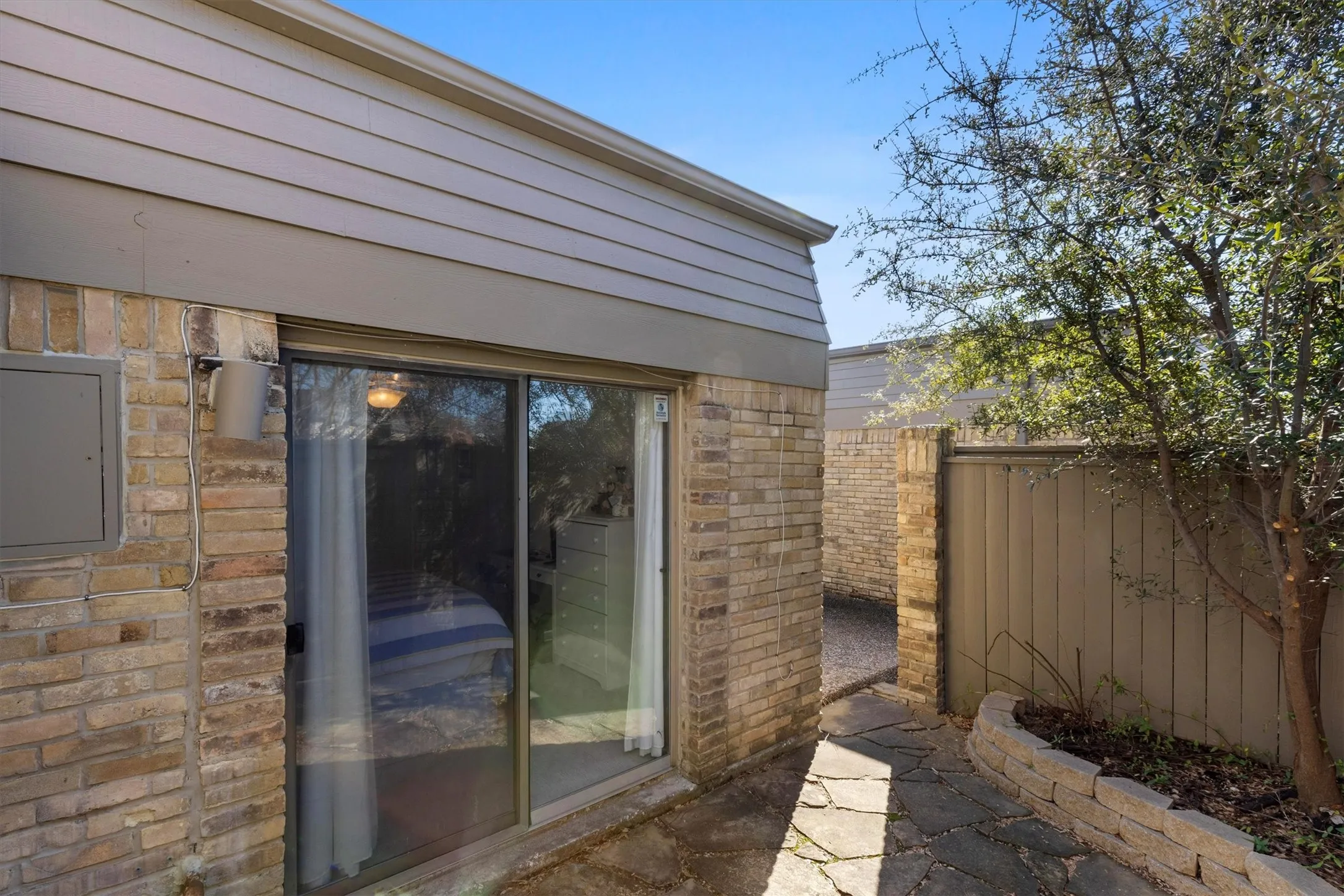 Townhouse For Sale in Dallas County , 8350 Southmeadow Circle, Dallas, Texas 75231, 2 Bedroom, 2 Bathroom, 2 Garage spaces, 1,780 Sqft, built in 1978, mls#21264405, Real Estate Agent in Dallas, Homes For Sale in Dallas county, Homes For Sale in Dallas, Realtor in Dallas Texas, Real Estate Brokerage Independent Realty Texas, Luminita Cordes Realtor