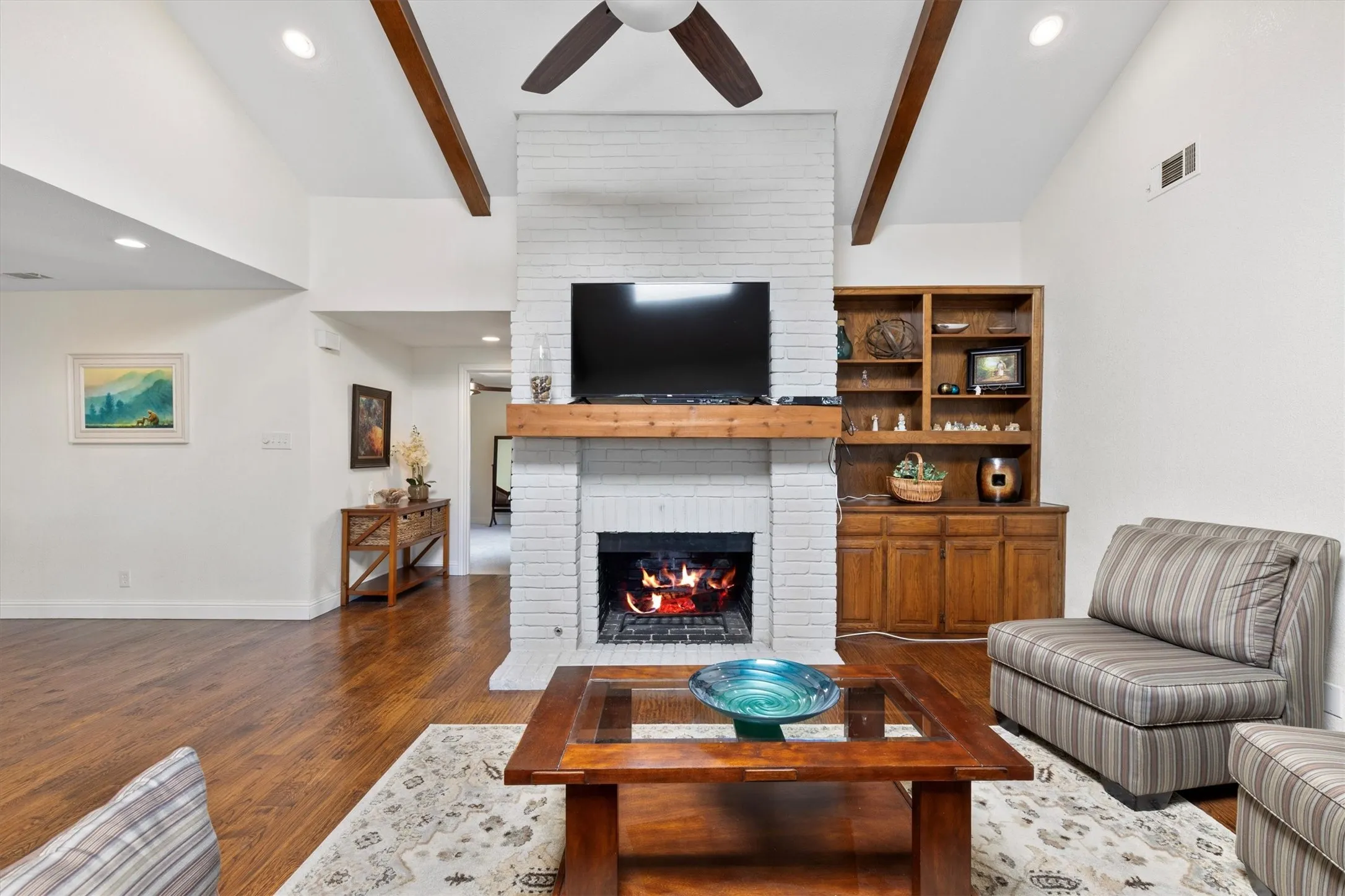 Townhouse For Sale in Dallas County , 8350 Southmeadow Circle, Dallas, Texas 75231, 2 Bedroom, 2 Bathroom, 2 Garage spaces, 1,780 Sqft, built in 1978, mls#21264405, Real Estate Agent in Dallas, Homes For Sale in Dallas county, Homes For Sale in Dallas, Realtor in Dallas Texas, Real Estate Brokerage Independent Realty Texas, Luminita Cordes Realtor