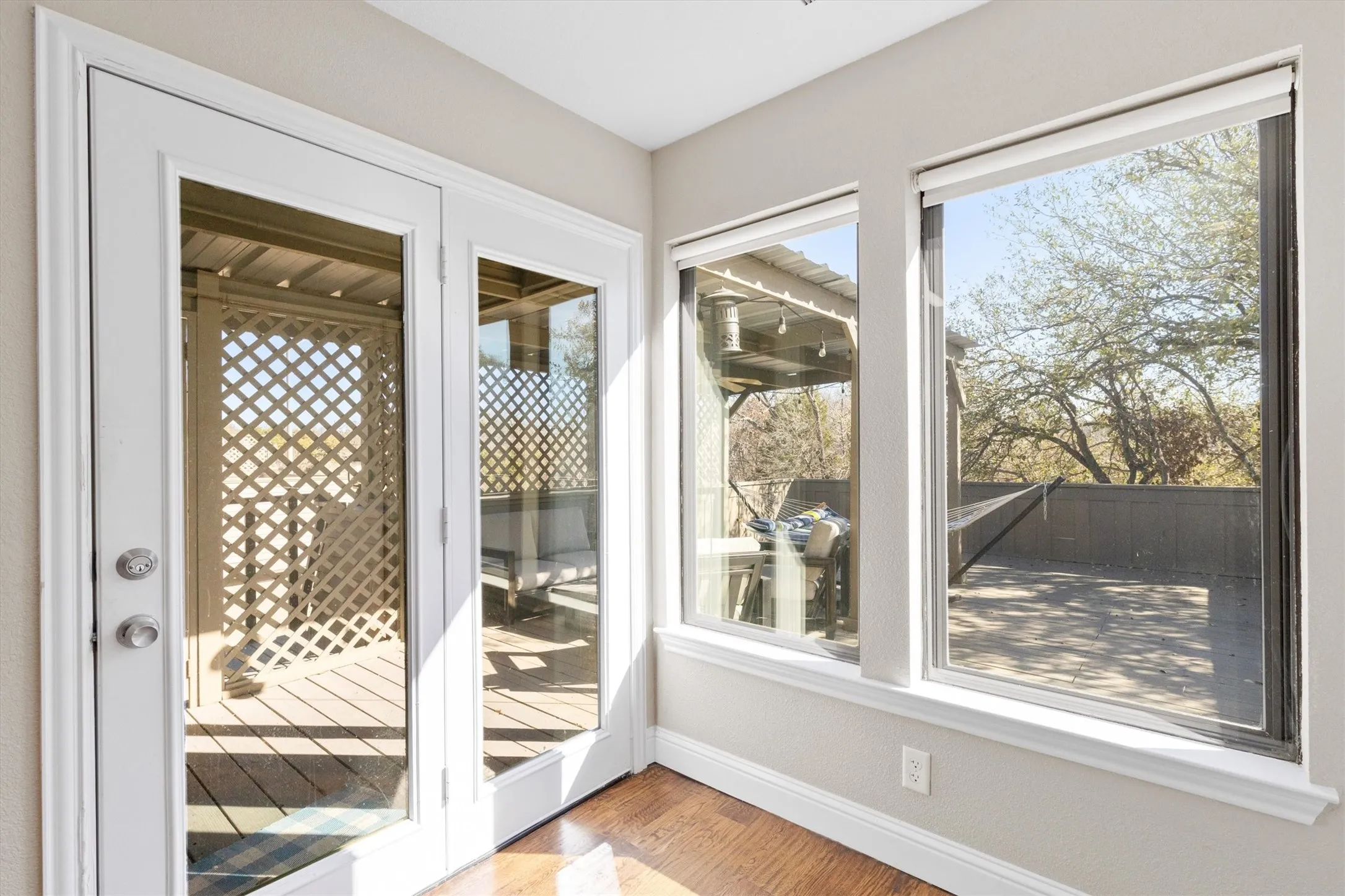 Townhouse For Sale in Dallas County , 8350 Southmeadow Circle, Dallas, Texas 75231, 2 Bedroom, 2 Bathroom, 2 Garage spaces, 1,780 Sqft, built in 1978, mls#21264405, Real Estate Agent in Dallas, Homes For Sale in Dallas county, Homes For Sale in Dallas, Realtor in Dallas Texas, Real Estate Brokerage Independent Realty Texas, Luminita Cordes Realtor
