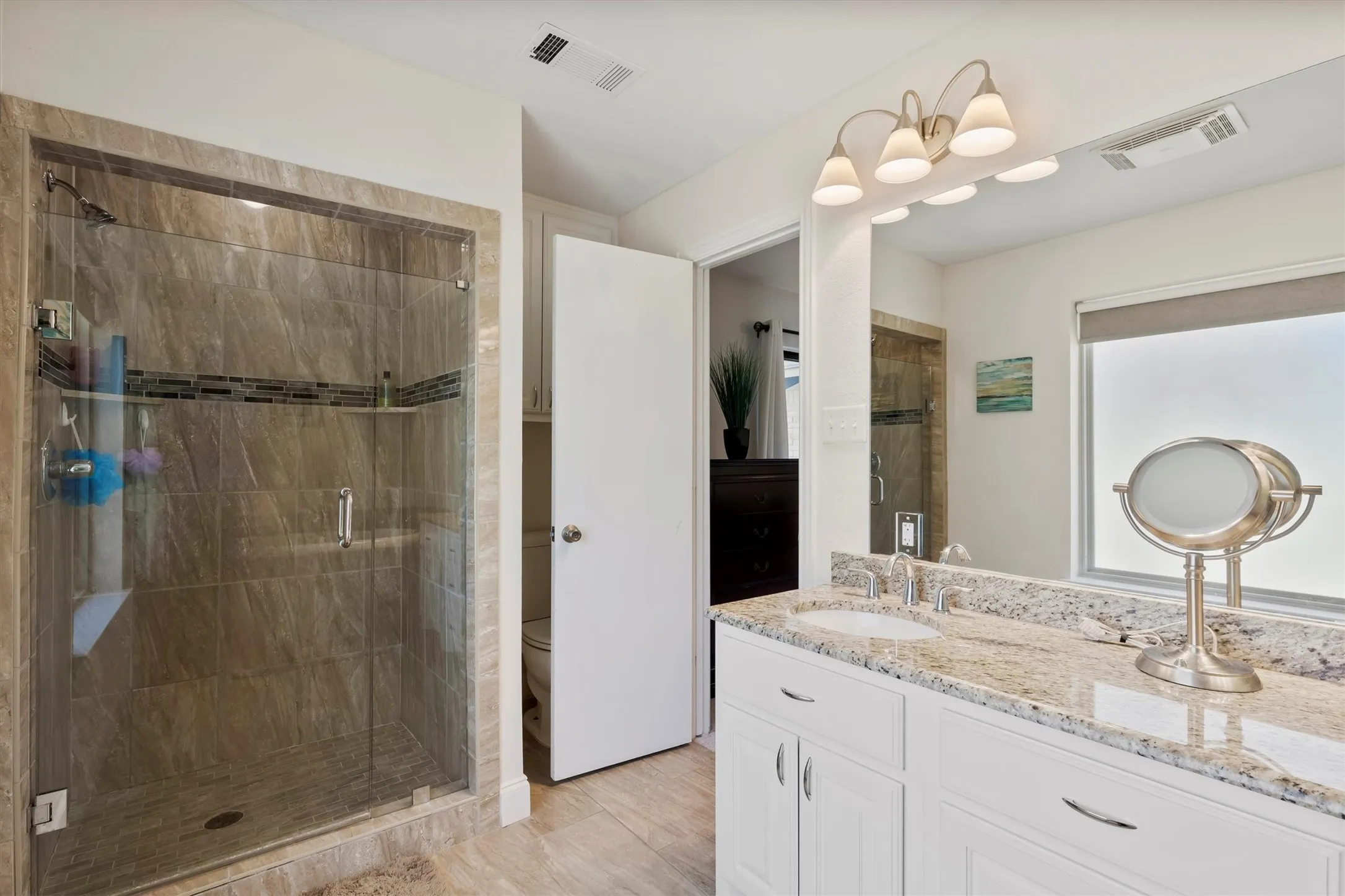 Townhouse For Sale in Dallas County , 8350 Southmeadow Circle, Dallas, Texas 75231, 2 Bedroom, 2 Bathroom, 2 Garage spaces, 1,780 Sqft, built in 1978, mls#21264405, Real Estate Agent in Dallas, Homes For Sale in Dallas county, Homes For Sale in Dallas, Realtor in Dallas Texas, Real Estate Brokerage Independent Realty Texas, Luminita Cordes Realtor