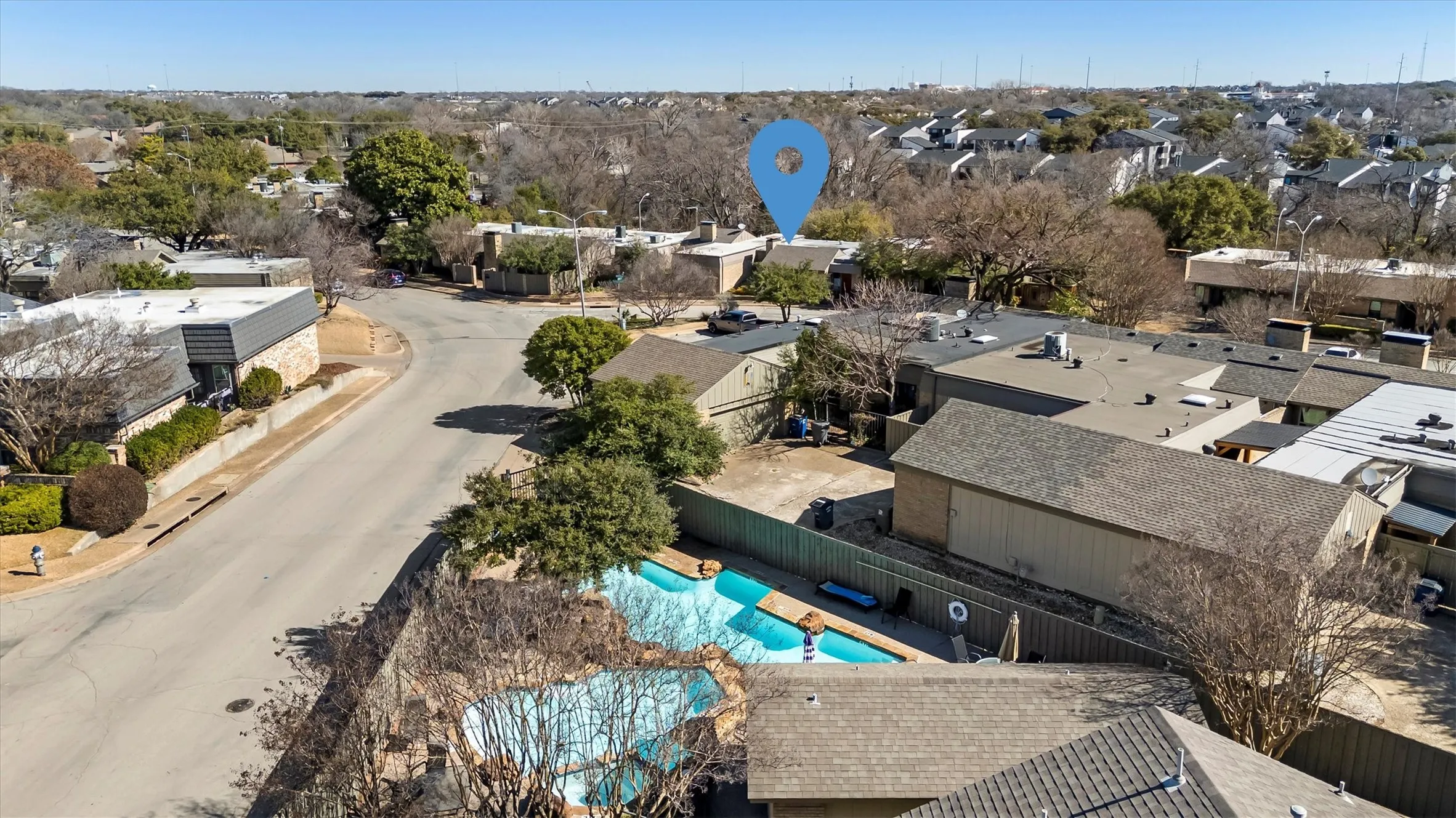 Townhouse For Sale in Dallas County , 8350 Southmeadow Circle, Dallas, Texas 75231, 2 Bedroom, 2 Bathroom, 2 Garage spaces, 1,780 Sqft, built in 1978, mls#21264405, Real Estate Agent in Dallas, Homes For Sale in Dallas county, Homes For Sale in Dallas, Realtor in Dallas Texas, Real Estate Brokerage Independent Realty Texas, Luminita Cordes Realtor