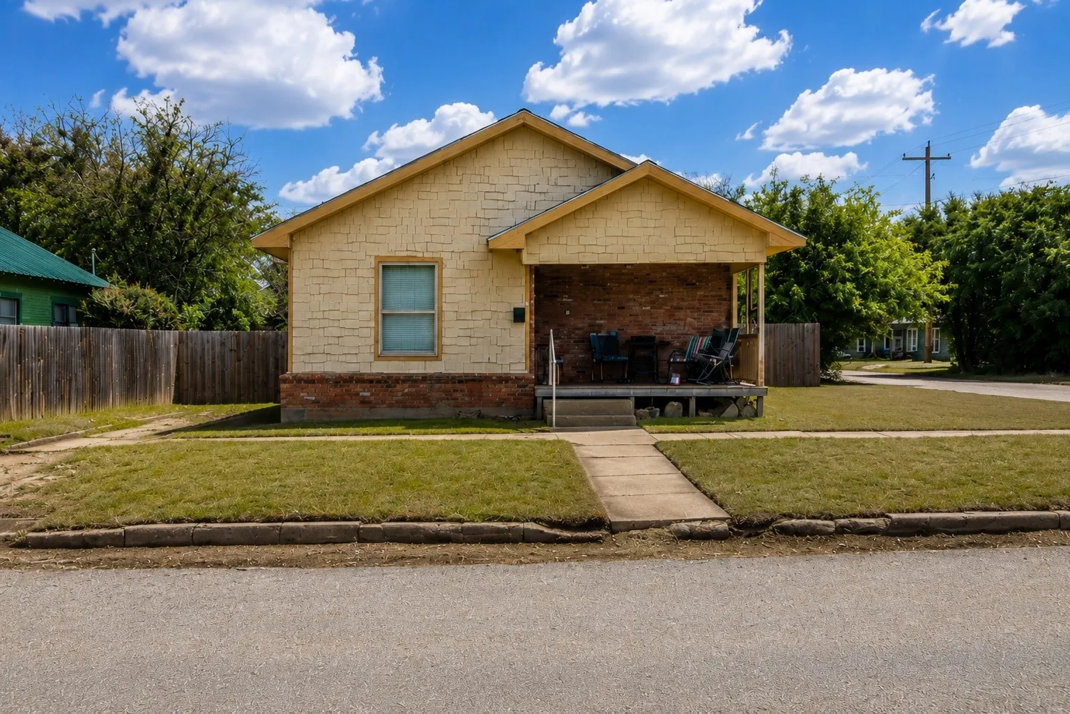 Single Family Residence For Sale in Eastland County , 309 W 10th Street, Cisco, Texas 76437, 2 Bedroom, 1 Bathroom, Garage spaces, 1,162 Sqft, built in 1940, mls#21263666, Real Estate Agent in Cisco, Homes For Sale in Eastland county, Homes For Sale in Cisco, Realtor in Cisco Texas, Real Estate Brokerage Independent Realty Texas, Luminita Cordes Realtor