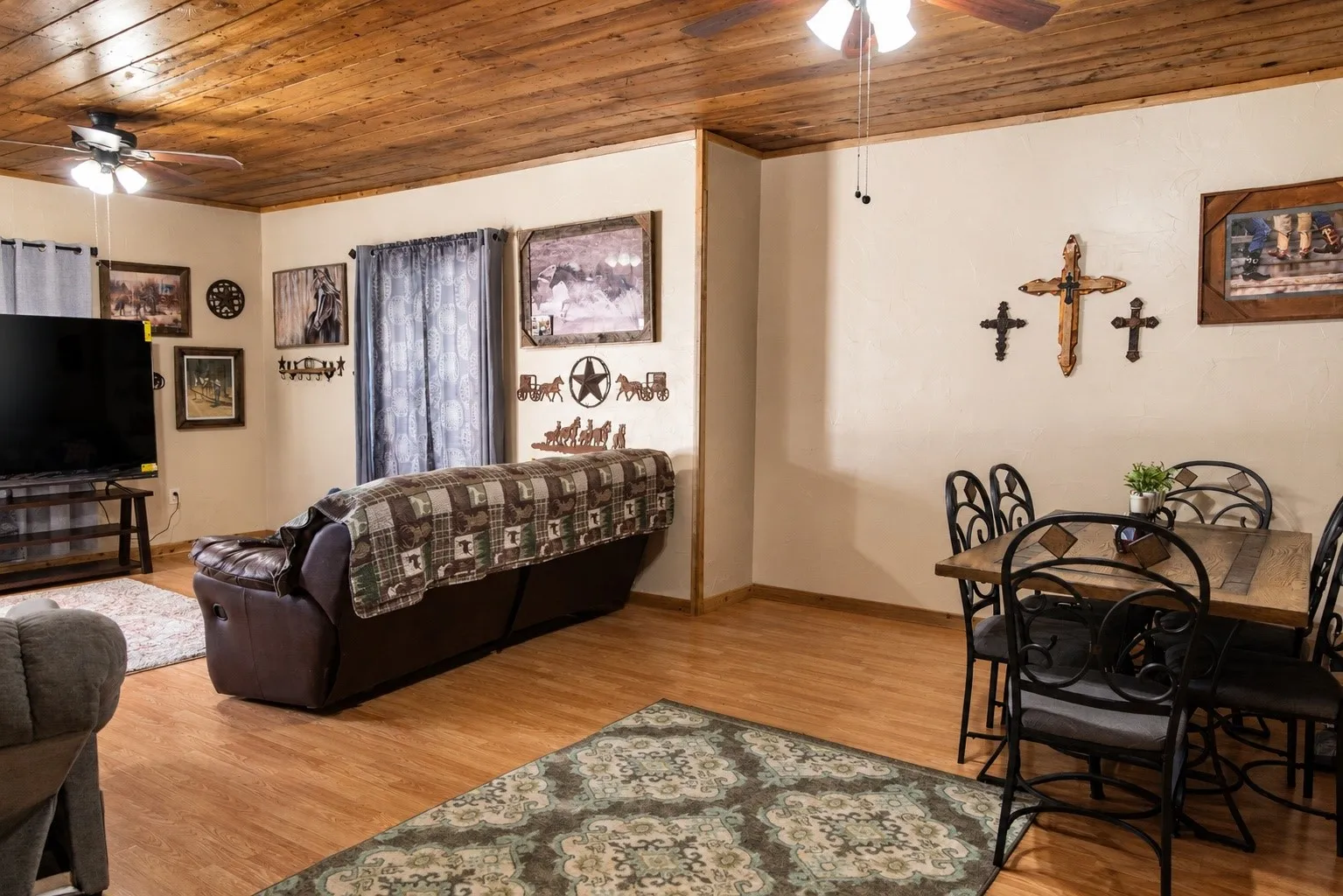 Single Family Residence For Sale in Eastland County , 309 W 10th Street, Cisco, Texas 76437, 2 Bedroom, 1 Bathroom, Garage spaces, 1,162 Sqft, built in 1940, mls#21263666, Real Estate Agent in Cisco, Homes For Sale in Eastland county, Homes For Sale in Cisco, Realtor in Cisco Texas, Real Estate Brokerage Independent Realty Texas, Luminita Cordes Realtor