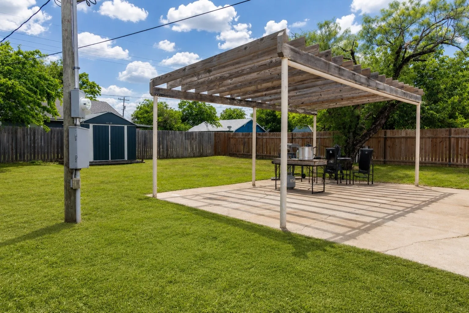 Single Family Residence For Sale in Eastland County , 309 W 10th Street, Cisco, Texas 76437, 2 Bedroom, 1 Bathroom, Garage spaces, 1,162 Sqft, built in 1940, mls#21263666, Real Estate Agent in Cisco, Homes For Sale in Eastland county, Homes For Sale in Cisco, Realtor in Cisco Texas, Real Estate Brokerage Independent Realty Texas, Luminita Cordes Realtor
