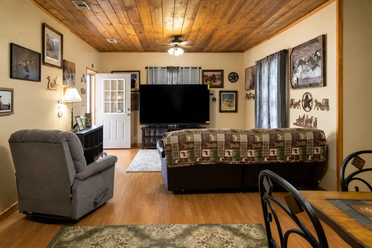 Single Family Residence For Sale in Eastland County , 309 W 10th Street, Cisco, Texas 76437, 2 Bedroom, 1 Bathroom, Garage spaces, 1,162 Sqft, built in 1940, mls#21263666, Real Estate Agent in Cisco, Homes For Sale in Eastland county, Homes For Sale in Cisco, Realtor in Cisco Texas, Real Estate Brokerage Independent Realty Texas, Luminita Cordes Realtor
