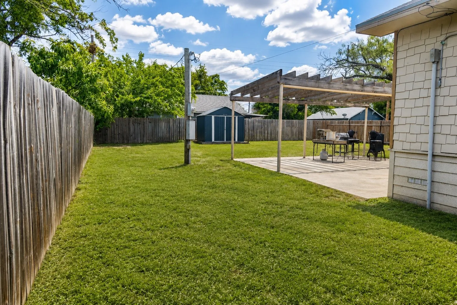 Single Family Residence For Sale in Eastland County , 309 W 10th Street, Cisco, Texas 76437, 2 Bedroom, 1 Bathroom, Garage spaces, 1,162 Sqft, built in 1940, mls#21263666, Real Estate Agent in Cisco, Homes For Sale in Eastland county, Homes For Sale in Cisco, Realtor in Cisco Texas, Real Estate Brokerage Independent Realty Texas, Luminita Cordes Realtor