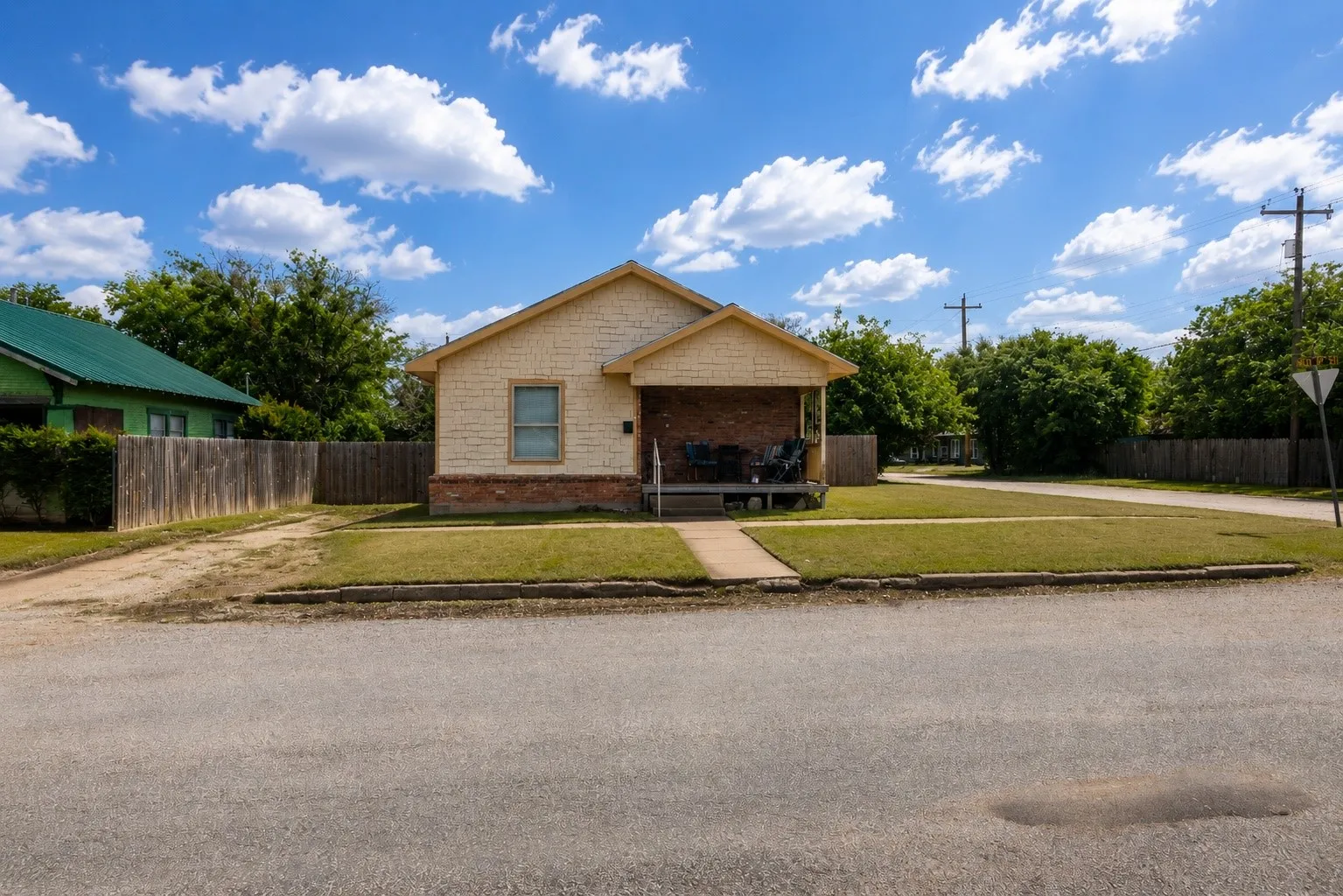 Single Family Residence For Sale in Eastland County , 309 W 10th Street, Cisco, Texas 76437, 2 Bedroom, 1 Bathroom, Garage spaces, 1,162 Sqft, built in 1940, mls#21263666, Real Estate Agent in Cisco, Homes For Sale in Eastland county, Homes For Sale in Cisco, Realtor in Cisco Texas, Real Estate Brokerage Independent Realty Texas, Luminita Cordes Realtor