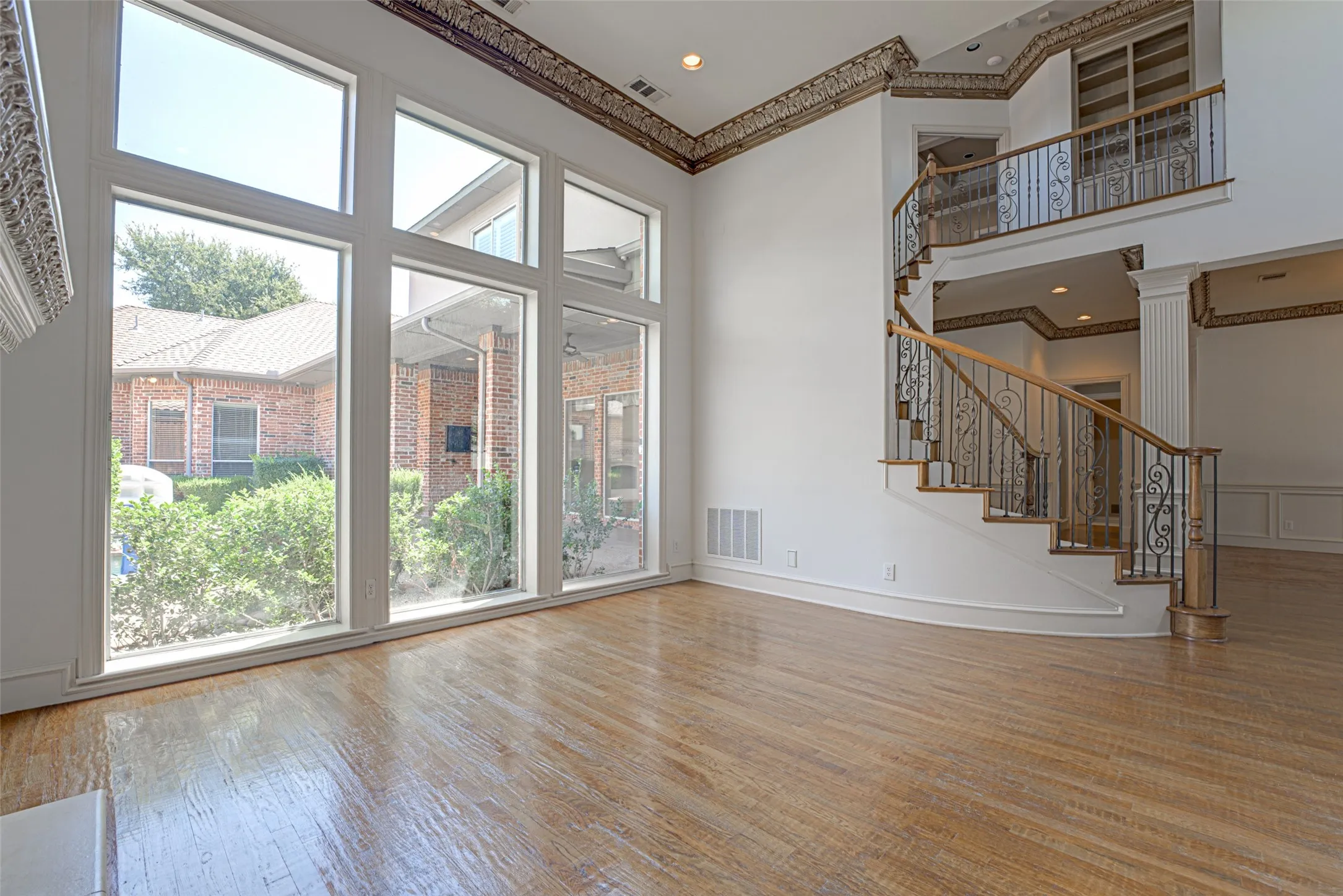 Single Family Residence For Rent in Collin County , 5004 Castle Creek Court, Plano, Texas 75093, 6 Bedroom, 5 Bathroom, 3 Garage spaces, 6,065 Sqft, built in 2001, mls#21266817, Real Estate Agent in Plano, Homes For Rent in Collin county, Homes For Rent in Plano, Realtor in Plano Texas, Real Estate Brokerage Independent Realty Texas, Luminita Cordes Realtor