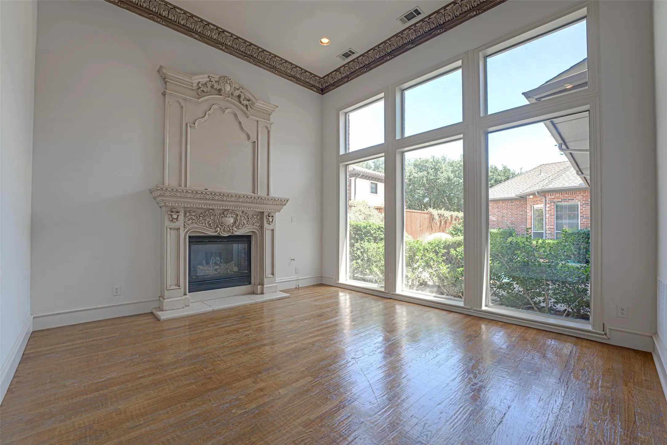 Single Family Residence For Rent in Collin County , 5004 Castle Creek Court, Plano, Texas 75093, 6 Bedroom, 5 Bathroom, 3 Garage spaces, 6,065 Sqft, built in 2001, mls#21266817, Real Estate Agent in Plano, Homes For Rent in Collin county, Homes For Rent in Plano, Realtor in Plano Texas, Real Estate Brokerage Independent Realty Texas, Luminita Cordes Realtor