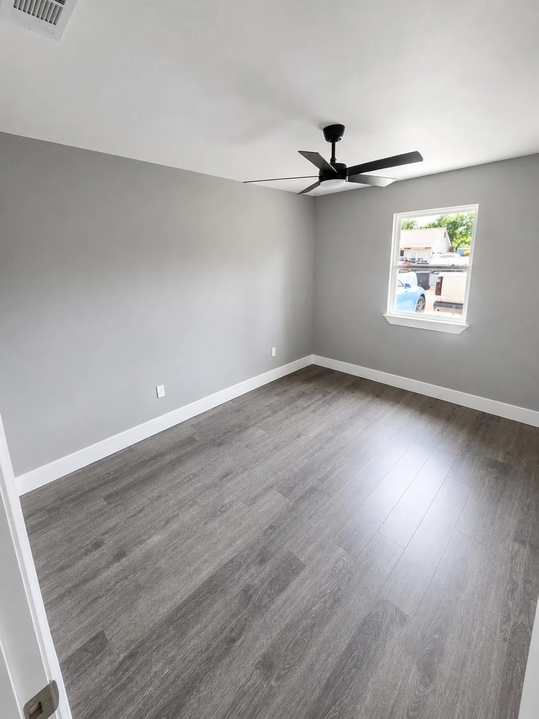 Single Family Residence For Sale in Kaufman County , 106 N 4th Street, Crandall, Texas 75114, 3 Bedroom, 2 Bathroom, Garage spaces, 1,100 Sqft, built in 1984, mls#21267168, Real Estate Agent in Crandall, Homes For Sale in Kaufman county, Homes For Sale in Crandall, Realtor in Crandall Texas, Real Estate Brokerage Independent Realty Texas, Luminita Cordes Realtor