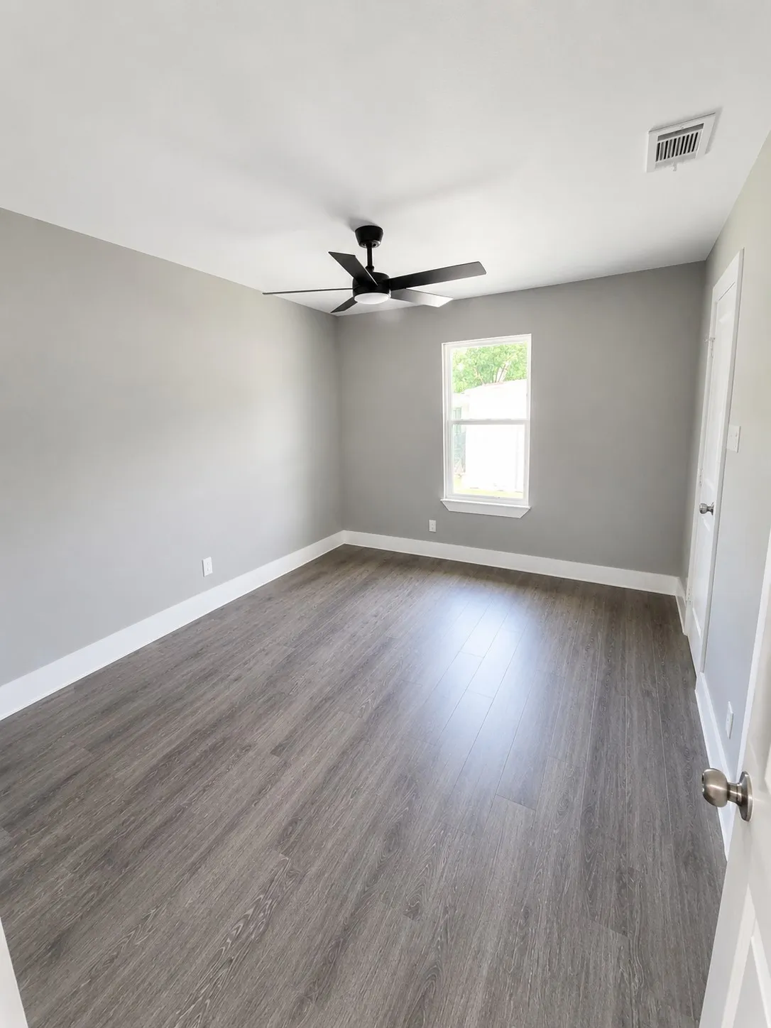 Single Family Residence For Sale in Kaufman County , 106 N 4th Street, Crandall, Texas 75114, 3 Bedroom, 2 Bathroom, Garage spaces, 1,100 Sqft, built in 1984, mls#21267168, Real Estate Agent in Crandall, Homes For Sale in Kaufman county, Homes For Sale in Crandall, Realtor in Crandall Texas, Real Estate Brokerage Independent Realty Texas, Luminita Cordes Realtor