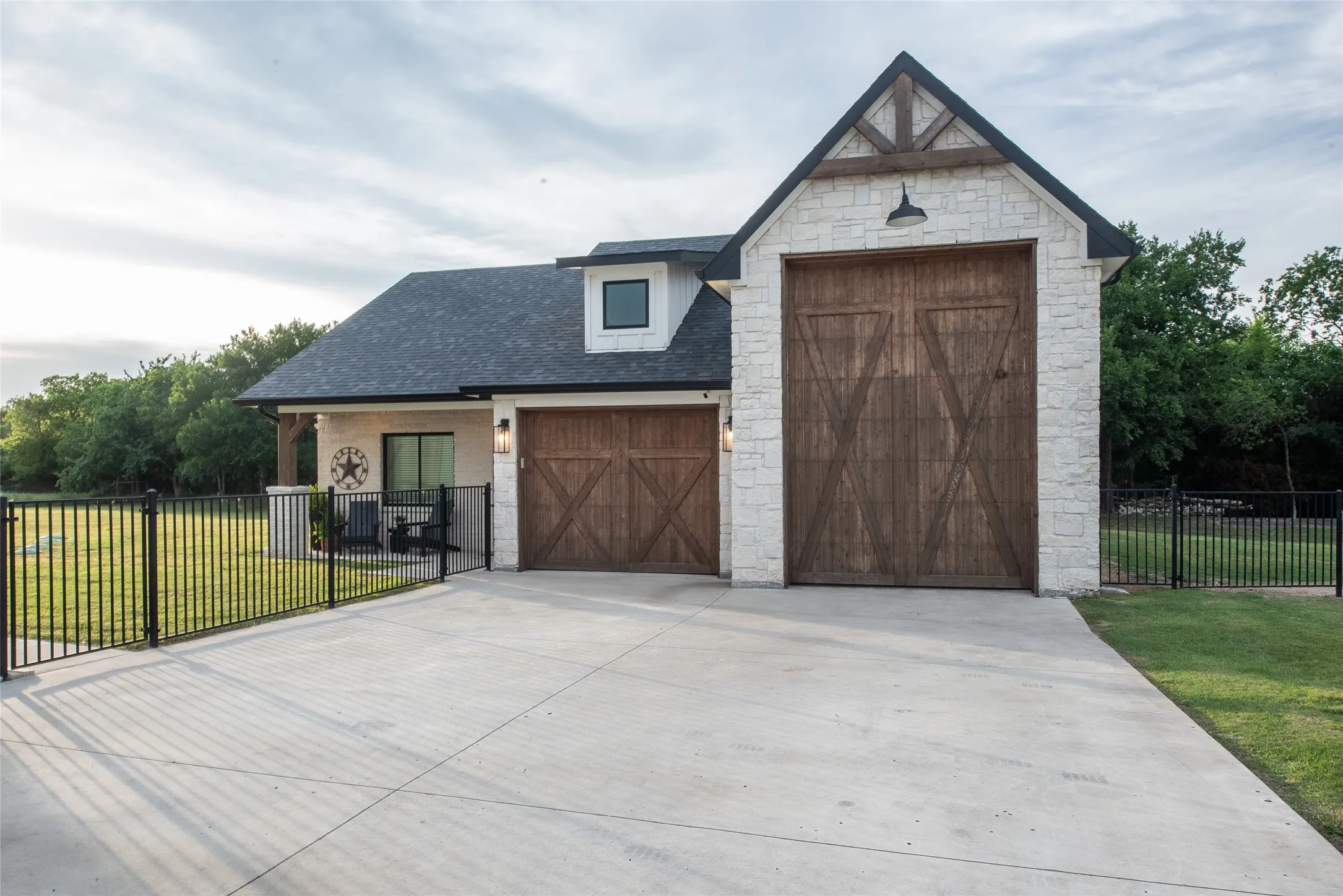 Single Family Residence For Sale in Collin County , 2900 Deer Run Trail, Farmersville, Texas 75442, 5 Bedroom, 4 Bathroom, 6 Garage spaces, 5,692 Sqft, built in 2023, mls#21232802, Real Estate Agent in Farmersville, Homes For Sale in Collin county, Homes For Sale in Farmersville, Realtor in Farmersville Texas, Real Estate Brokerage Independent Realty Texas, Luminita Cordes Realtor
