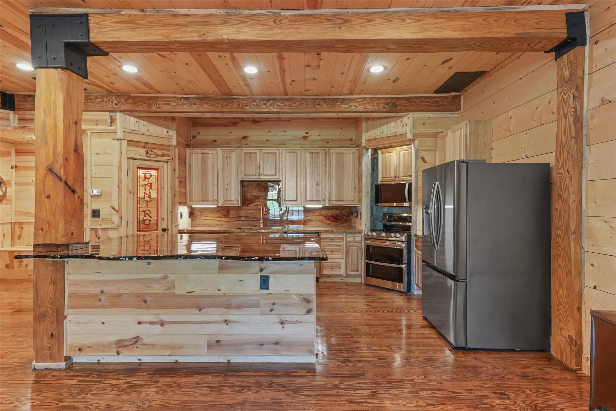 Single Family Residence For Sale in Collin County , 7101 County Road 1037, Blue Ridge, Texas 75424, 3 Bedrooms, 5 Bathrooms, 3 Garage spaces, 4,000 Sqft, built in 2004, Price $3,200,000, mls#21267276, Real Estate Agent in Blue Ridge, Homes For Sale in Collin county, Homes For Sale in Blue Ridge, Realtor in Blue Ridge Texas, Real Estate Brokerage Independent Realty Texas, Luminita Cordes Realtor