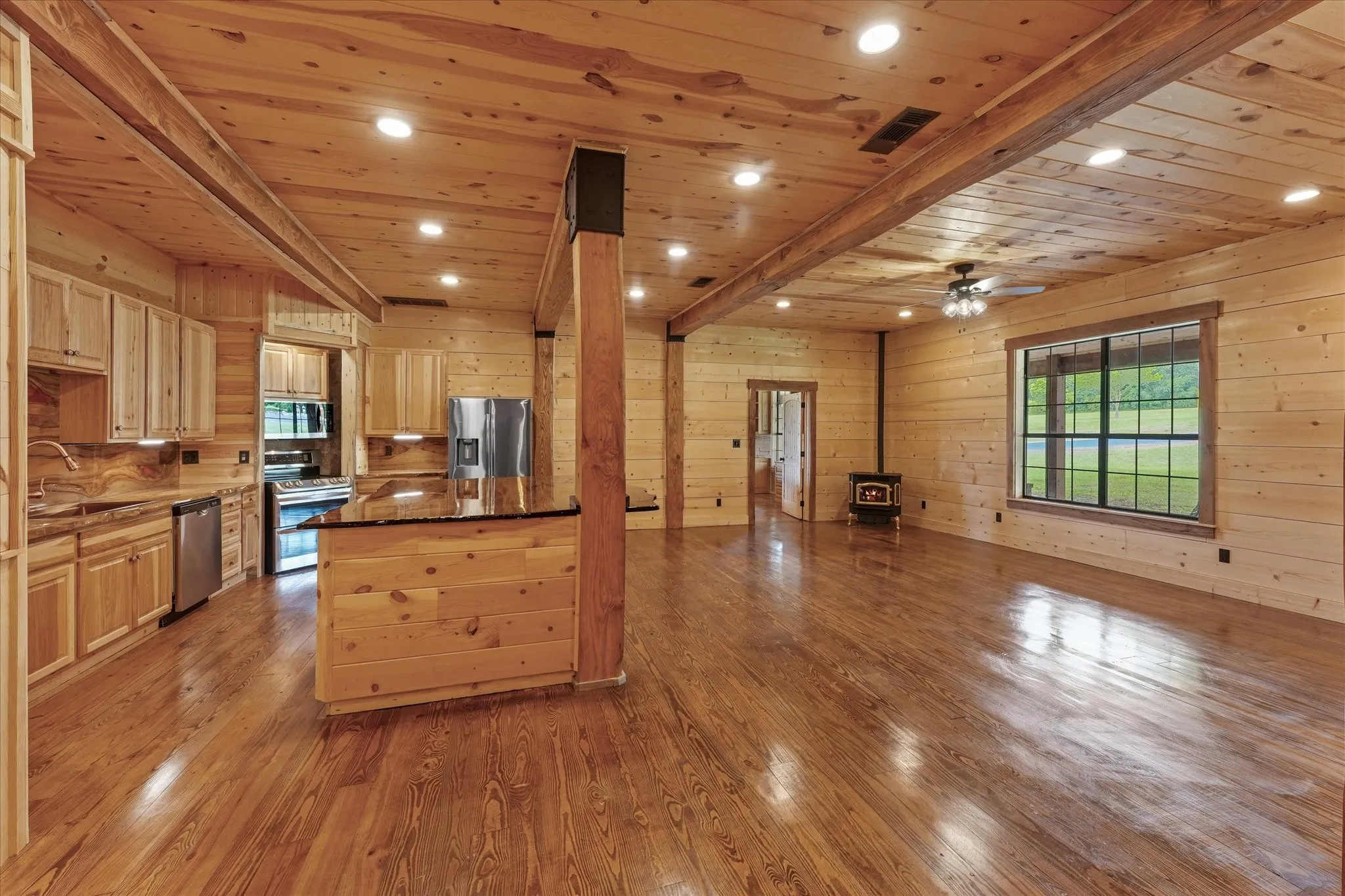 Single Family Residence For Sale in Collin County , 7101 County Road 1037, Blue Ridge, Texas 75424, 3 Bedrooms, 5 Bathrooms, 3 Garage spaces, 4,000 Sqft, built in 2004, Price $3,200,000, mls#21267276, Real Estate Agent in Blue Ridge, Homes For Sale in Collin county, Homes For Sale in Blue Ridge, Realtor in Blue Ridge Texas, Real Estate Brokerage Independent Realty Texas, Luminita Cordes Realtor
