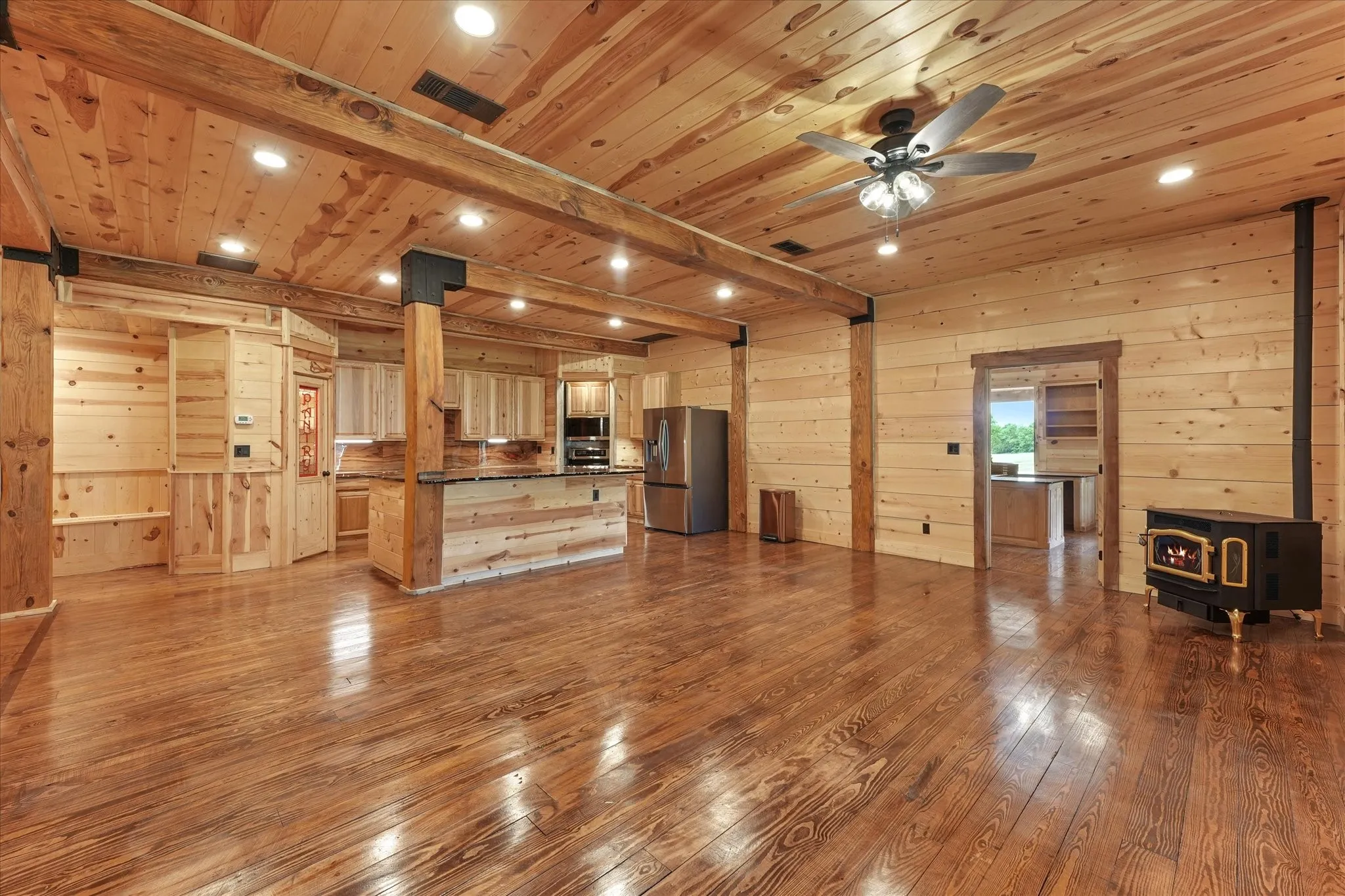 Single Family Residence For Sale in Collin County , 7101 County Road 1037, Blue Ridge, Texas 75424, 3 Bedrooms, 5 Bathrooms, 3 Garage spaces, 4,000 Sqft, built in 2004, Price $3,200,000, mls#21267276, Real Estate Agent in Blue Ridge, Homes For Sale in Collin county, Homes For Sale in Blue Ridge, Realtor in Blue Ridge Texas, Real Estate Brokerage Independent Realty Texas, Luminita Cordes Realtor