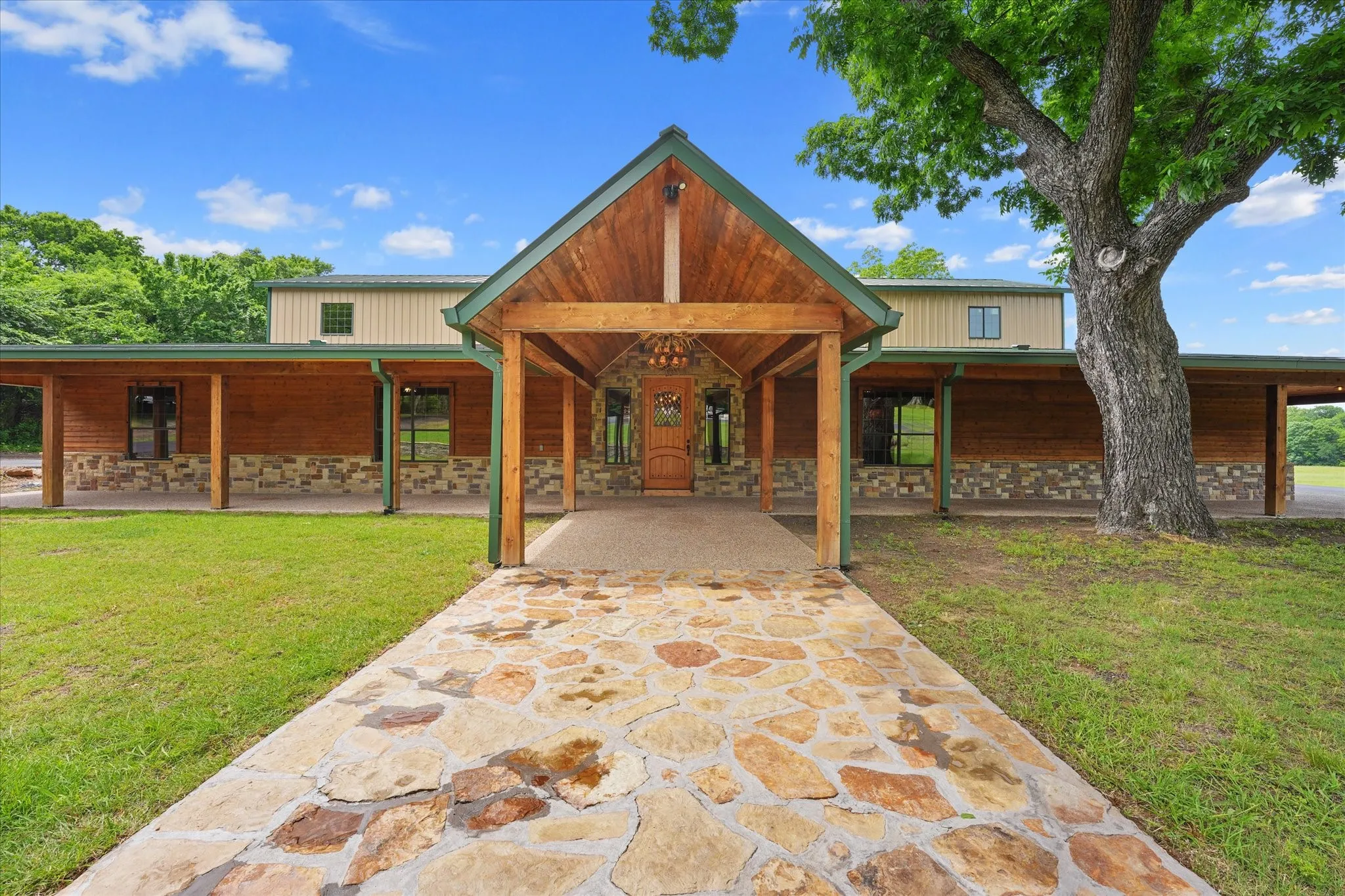 Single Family Residence For Sale in Collin County , 7101 County Road 1037, Blue Ridge, Texas 75424, 3 Bedrooms, 5 Bathrooms, 3 Garage spaces, 4,000 Sqft, built in 2004, Price $3,200,000, mls#21267276, Real Estate Agent in Blue Ridge, Homes For Sale in Collin county, Homes For Sale in Blue Ridge, Realtor in Blue Ridge Texas, Real Estate Brokerage Independent Realty Texas, Luminita Cordes Realtor