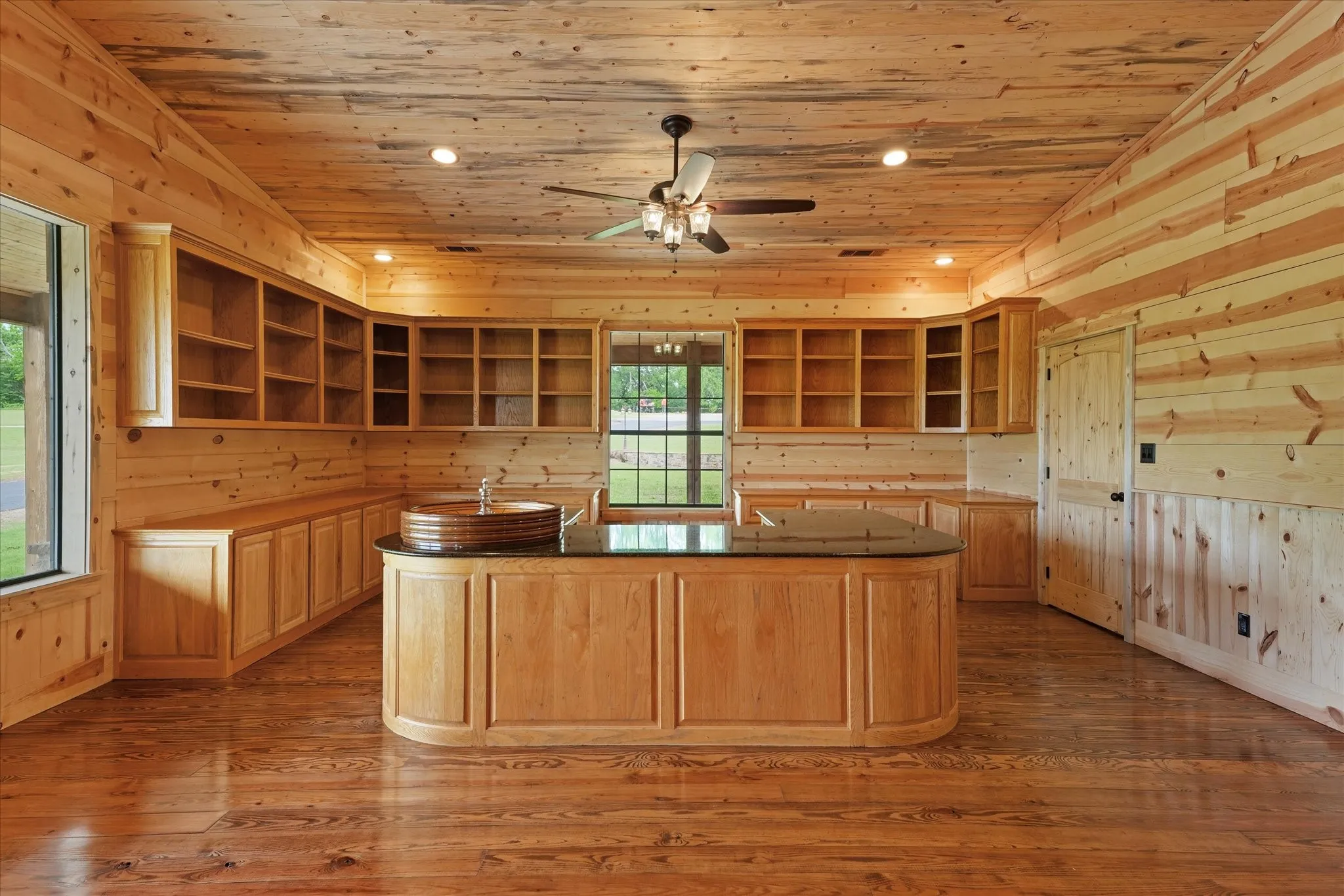Single Family Residence For Sale in Collin County , 7101 County Road 1037, Blue Ridge, Texas 75424, 3 Bedrooms, 5 Bathrooms, 3 Garage spaces, 4,000 Sqft, built in 2004, Price $3,200,000, mls#21267276, Real Estate Agent in Blue Ridge, Homes For Sale in Collin county, Homes For Sale in Blue Ridge, Realtor in Blue Ridge Texas, Real Estate Brokerage Independent Realty Texas, Luminita Cordes Realtor