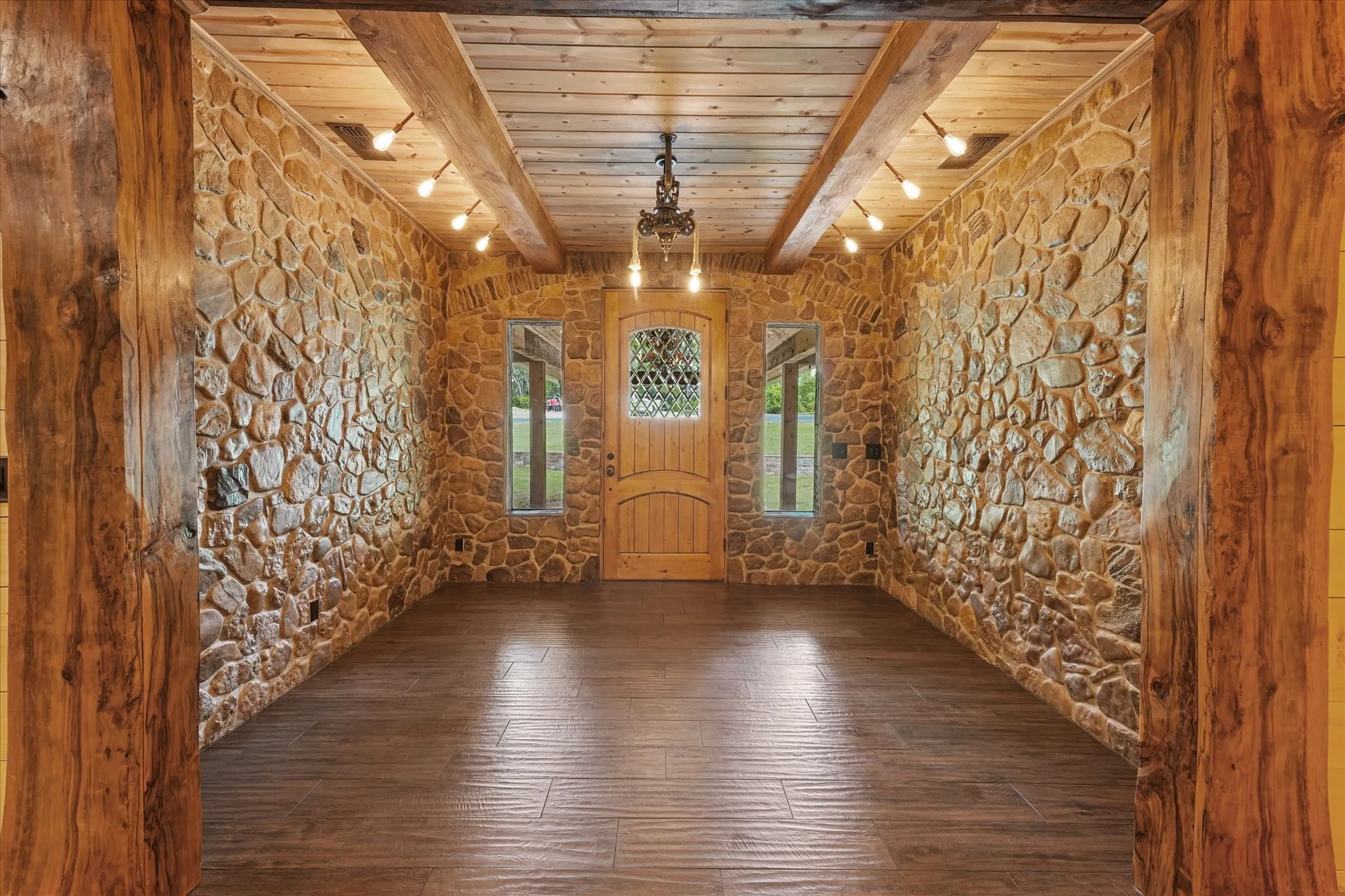 Single Family Residence For Sale in Collin County , 7101 County Road 1037, Blue Ridge, Texas 75424, 3 Bedrooms, 5 Bathrooms, 3 Garage spaces, 4,000 Sqft, built in 2004, Price $3,200,000, mls#21267276, Real Estate Agent in Blue Ridge, Homes For Sale in Collin county, Homes For Sale in Blue Ridge, Realtor in Blue Ridge Texas, Real Estate Brokerage Independent Realty Texas, Luminita Cordes Realtor
