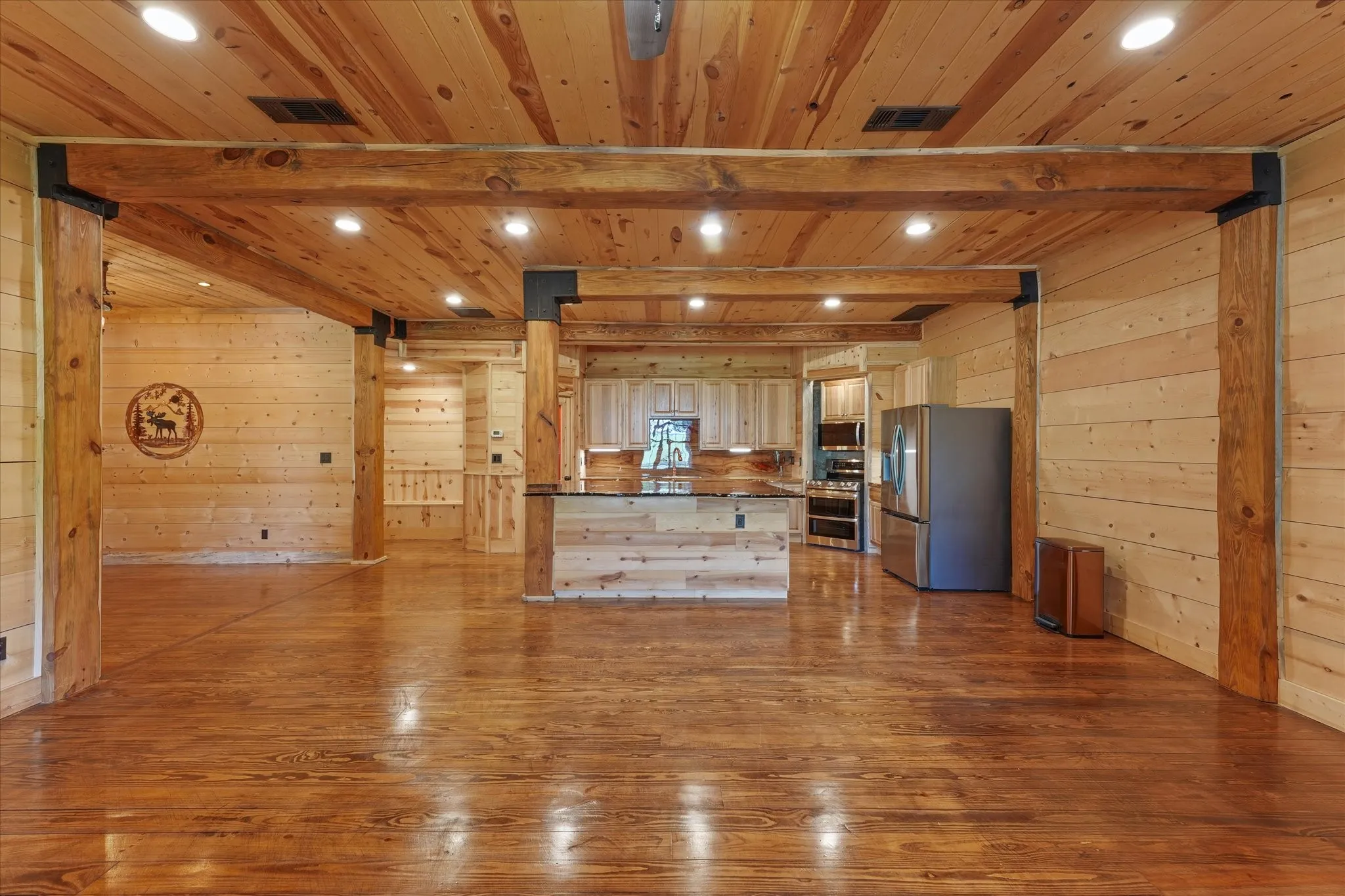 Single Family Residence For Sale in Collin County , 7101 County Road 1037, Blue Ridge, Texas 75424, 3 Bedrooms, 5 Bathrooms, 3 Garage spaces, 4,000 Sqft, built in 2004, Price $3,200,000, mls#21267276, Real Estate Agent in Blue Ridge, Homes For Sale in Collin county, Homes For Sale in Blue Ridge, Realtor in Blue Ridge Texas, Real Estate Brokerage Independent Realty Texas, Luminita Cordes Realtor
