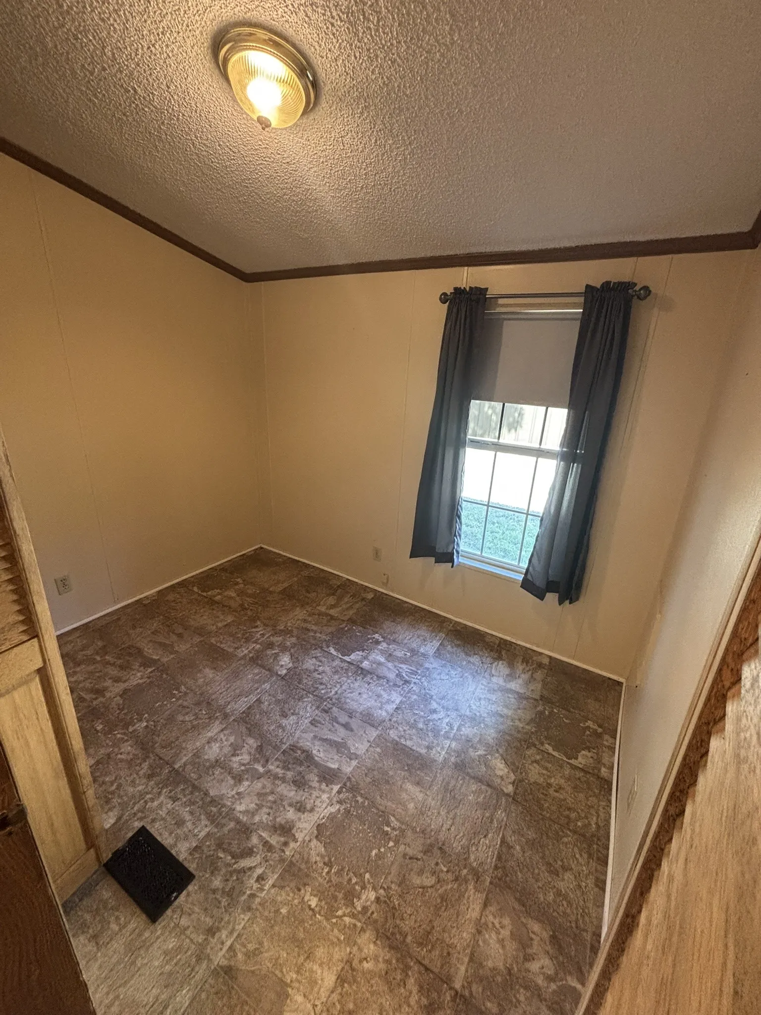 Mobile Home For Sale in Montague County , 306 Oak Street, Nocona, Texas 76255, 2 Bedroom, 2 Bathroom, 1 Garage spaces, 1,144 Sqft, built in 1987, mls#21254901, Real Estate Agent in Nocona, Homes For Sale in Montague county, Homes For Sale in Nocona, Realtor in Nocona Texas, Real Estate Brokerage Independent Realty Texas, Luminita Cordes Realtor