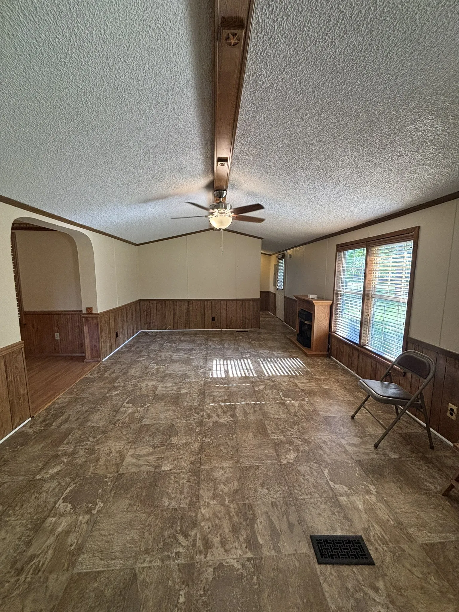 Mobile Home For Sale in Montague County , 306 Oak Street, Nocona, Texas 76255, 2 Bedroom, 2 Bathroom, 1 Garage spaces, 1,144 Sqft, built in 1987, mls#21254901, Real Estate Agent in Nocona, Homes For Sale in Montague county, Homes For Sale in Nocona, Realtor in Nocona Texas, Real Estate Brokerage Independent Realty Texas, Luminita Cordes Realtor