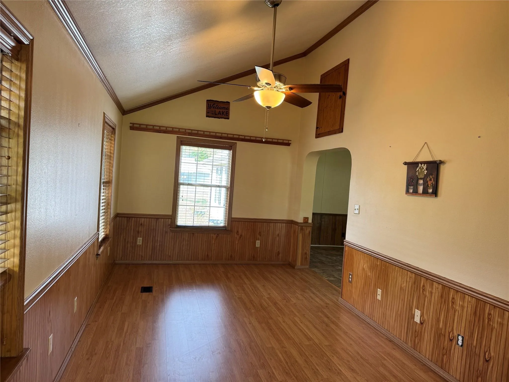 Mobile Home For Sale in Montague County , 306 Oak Street, Nocona, Texas 76255, 2 Bedroom, 2 Bathroom, 1 Garage spaces, 1,144 Sqft, built in 1987, mls#21254901, Real Estate Agent in Nocona, Homes For Sale in Montague county, Homes For Sale in Nocona, Realtor in Nocona Texas, Real Estate Brokerage Independent Realty Texas, Luminita Cordes Realtor