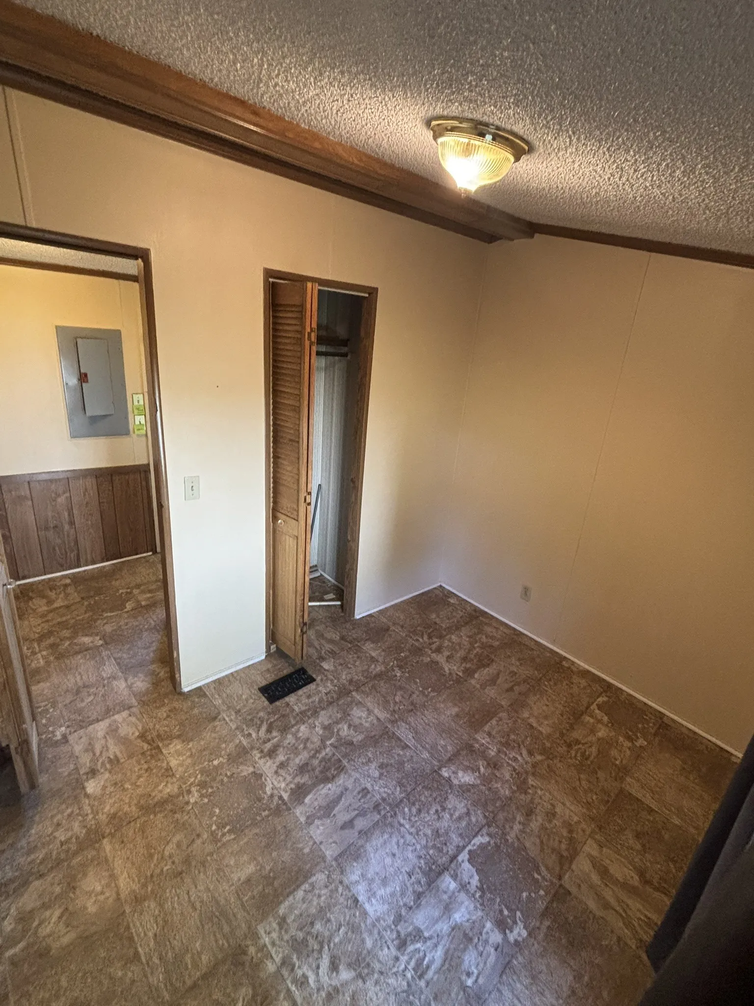 Mobile Home For Sale in Montague County , 306 Oak Street, Nocona, Texas 76255, 2 Bedroom, 2 Bathroom, 1 Garage spaces, 1,144 Sqft, built in 1987, mls#21254901, Real Estate Agent in Nocona, Homes For Sale in Montague county, Homes For Sale in Nocona, Realtor in Nocona Texas, Real Estate Brokerage Independent Realty Texas, Luminita Cordes Realtor