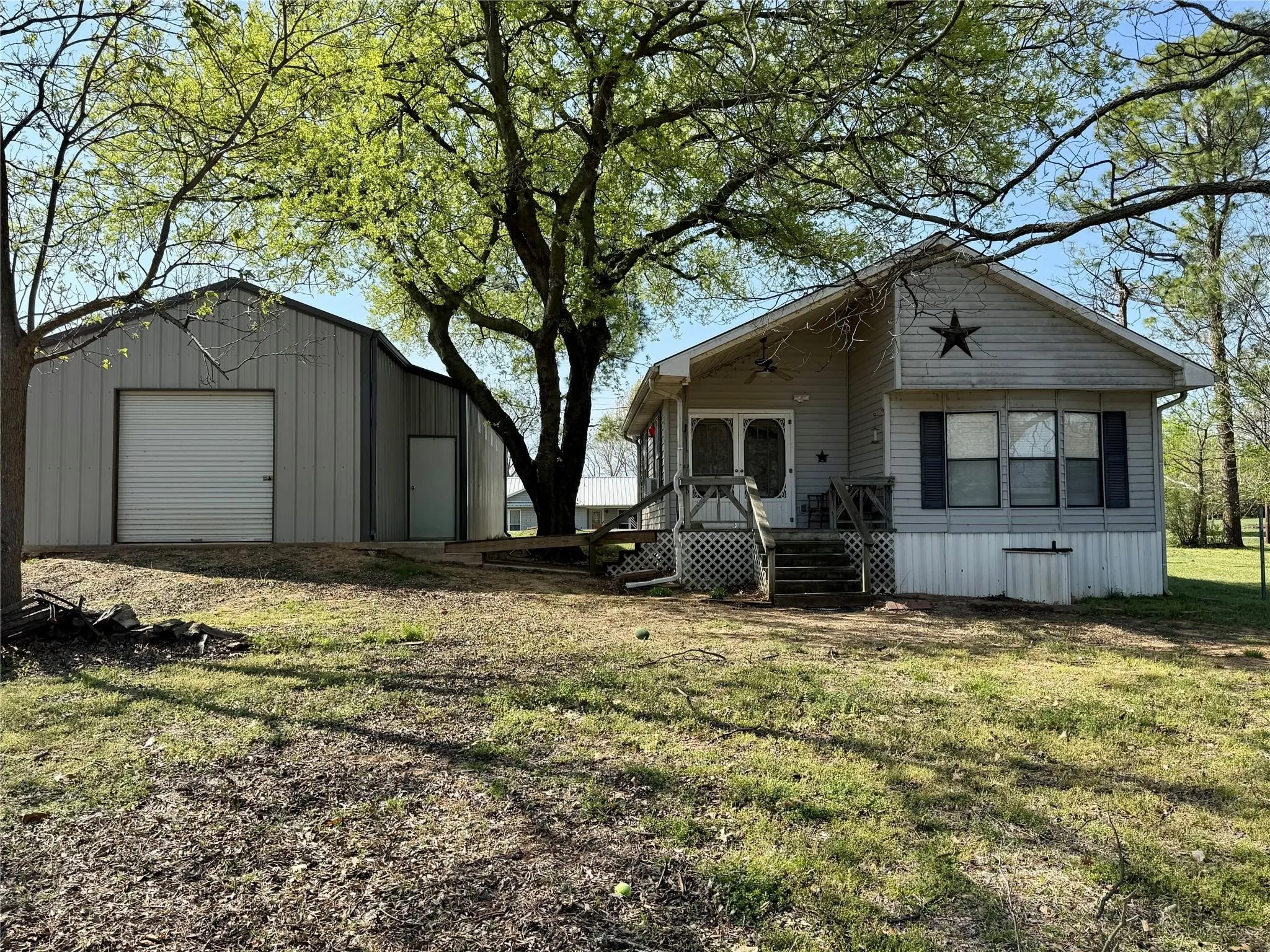 Mobile Home For Sale in Montague County , 306 Oak Street, Nocona, Texas 76255, 2 Bedroom, 2 Bathroom, 1 Garage spaces, 1,144 Sqft, built in 1987, mls#21254901, Real Estate Agent in Nocona, Homes For Sale in Montague county, Homes For Sale in Nocona, Realtor in Nocona Texas, Real Estate Brokerage Independent Realty Texas, Luminita Cordes Realtor