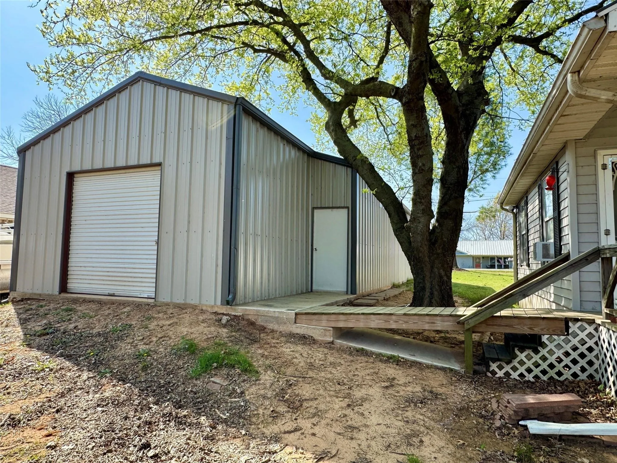 Mobile Home For Sale in Montague County , 306 Oak Street, Nocona, Texas 76255, 2 Bedroom, 2 Bathroom, 1 Garage spaces, 1,144 Sqft, built in 1987, mls#21254901, Real Estate Agent in Nocona, Homes For Sale in Montague county, Homes For Sale in Nocona, Realtor in Nocona Texas, Real Estate Brokerage Independent Realty Texas, Luminita Cordes Realtor