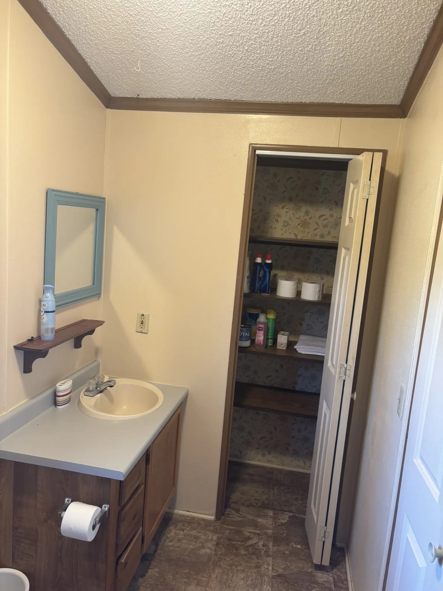 Mobile Home For Sale in Montague County , 306 Oak Street, Nocona, Texas 76255, 2 Bedroom, 2 Bathroom, 1 Garage spaces, 1,144 Sqft, built in 1987, mls#21254901, Real Estate Agent in Nocona, Homes For Sale in Montague county, Homes For Sale in Nocona, Realtor in Nocona Texas, Real Estate Brokerage Independent Realty Texas, Luminita Cordes Realtor