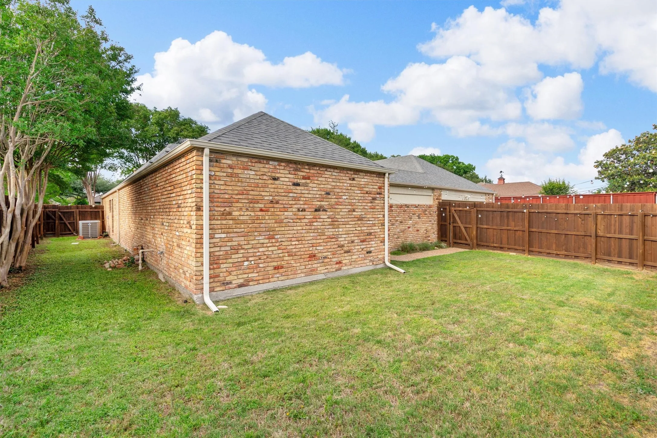 Single Family Residence For Sale in Collin County , 6608 Camille Avenue, Dallas, Texas 75252, 3 Bedroom, 2 Bathroom, 2 Garage spaces, 2,582 Sqft, built in 1982, mls#21266091, Real Estate Agent in Dallas, Homes For Sale in Collin county, Homes For Sale in Dallas, Realtor in Dallas Texas, Real Estate Brokerage Independent Realty Texas, Luminita Cordes Realtor