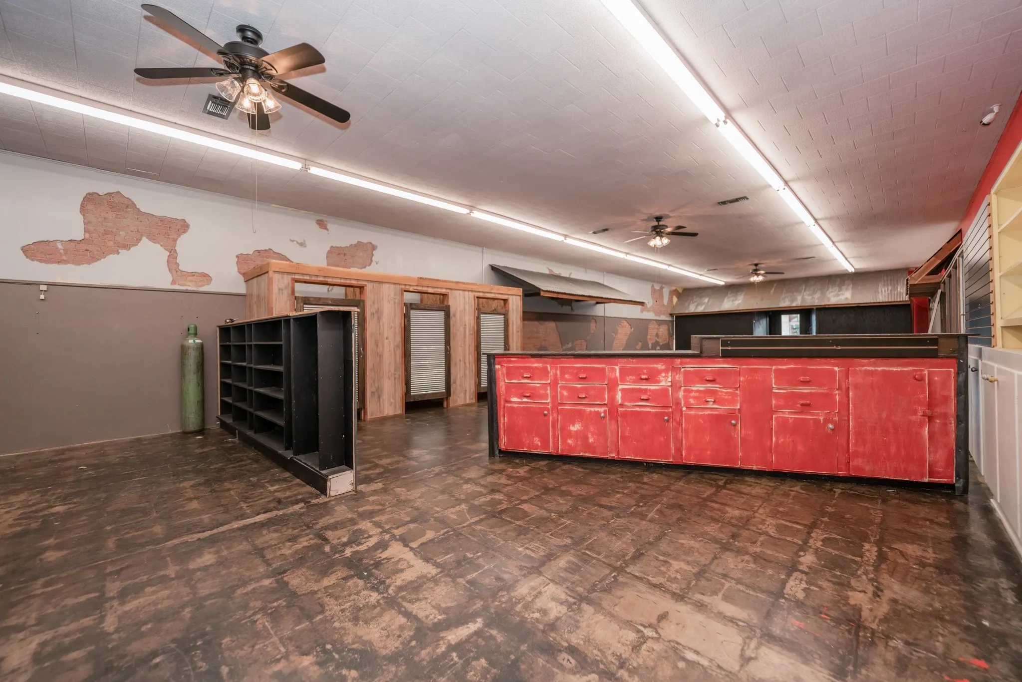Retail For Sale in Cass County , 218 East First, Hughes Springs, Texas 75656, 0, 0, Garage spaces, 0 Sqft, built in 1910, Price $179,000, mls#21267320, Real Estate Agent in Hughes Springs, Homes For Sale in Cass county, Homes For Sale in Hughes Springs, Realtor in Hughes Springs Texas, Real Estate Brokerage Independent Realty Texas, Luminita Cordes Realtor