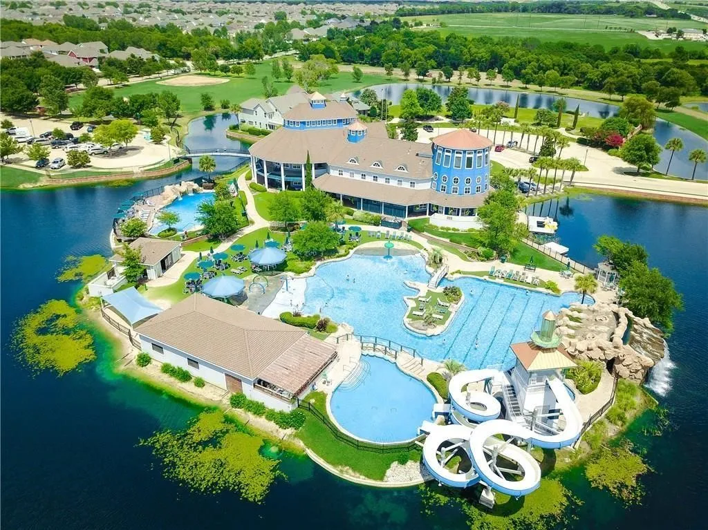 Savannah Community Main Club House - Main Pool